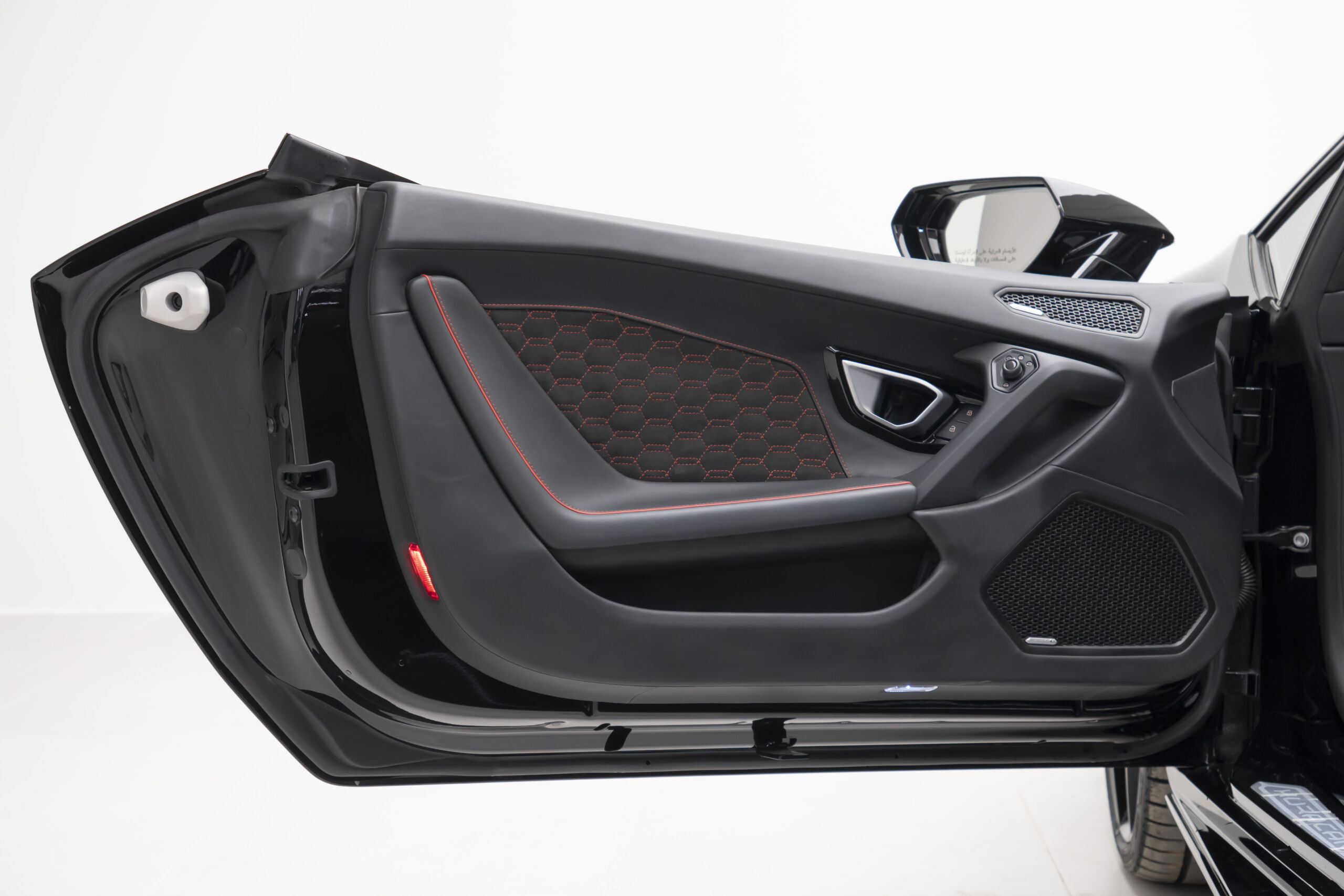 
								2023 Lamborghini Huracan EVO Spyder full									