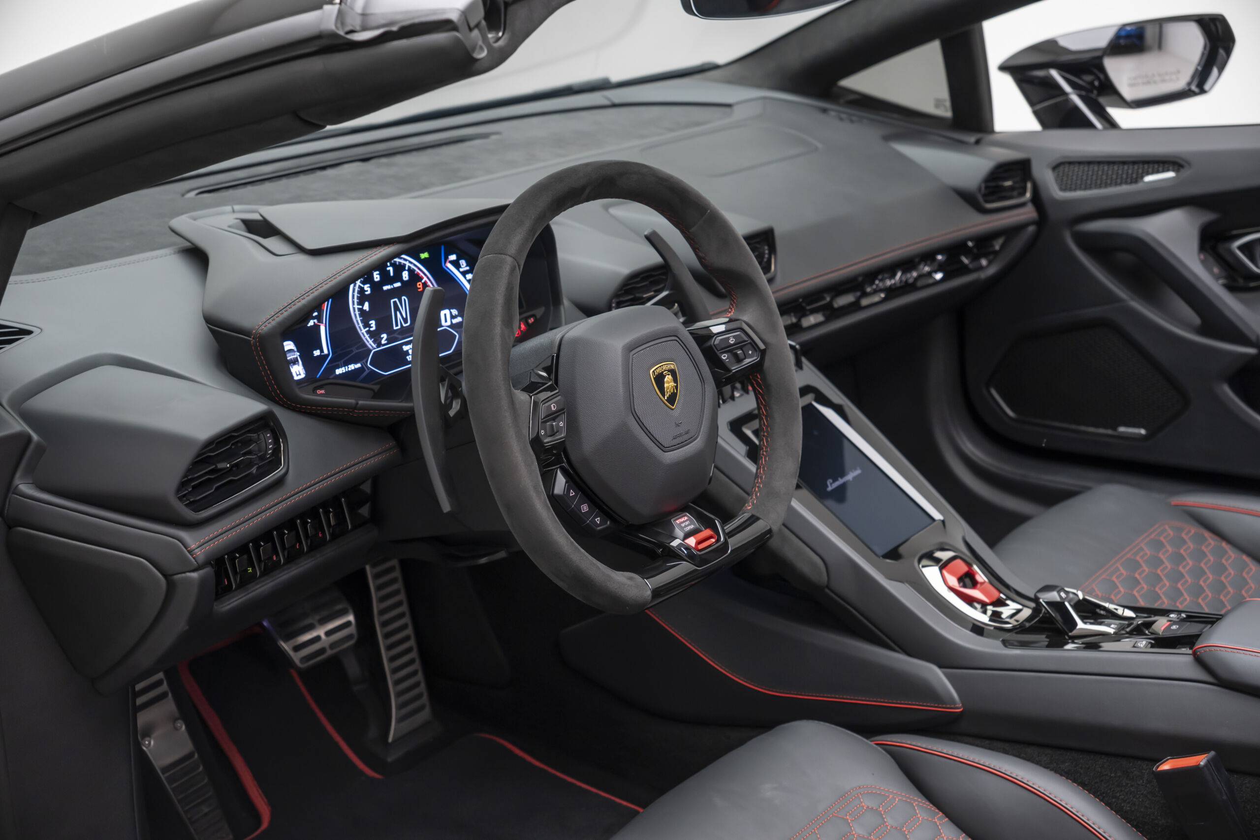 
								2023 Lamborghini Huracan EVO Spyder full									