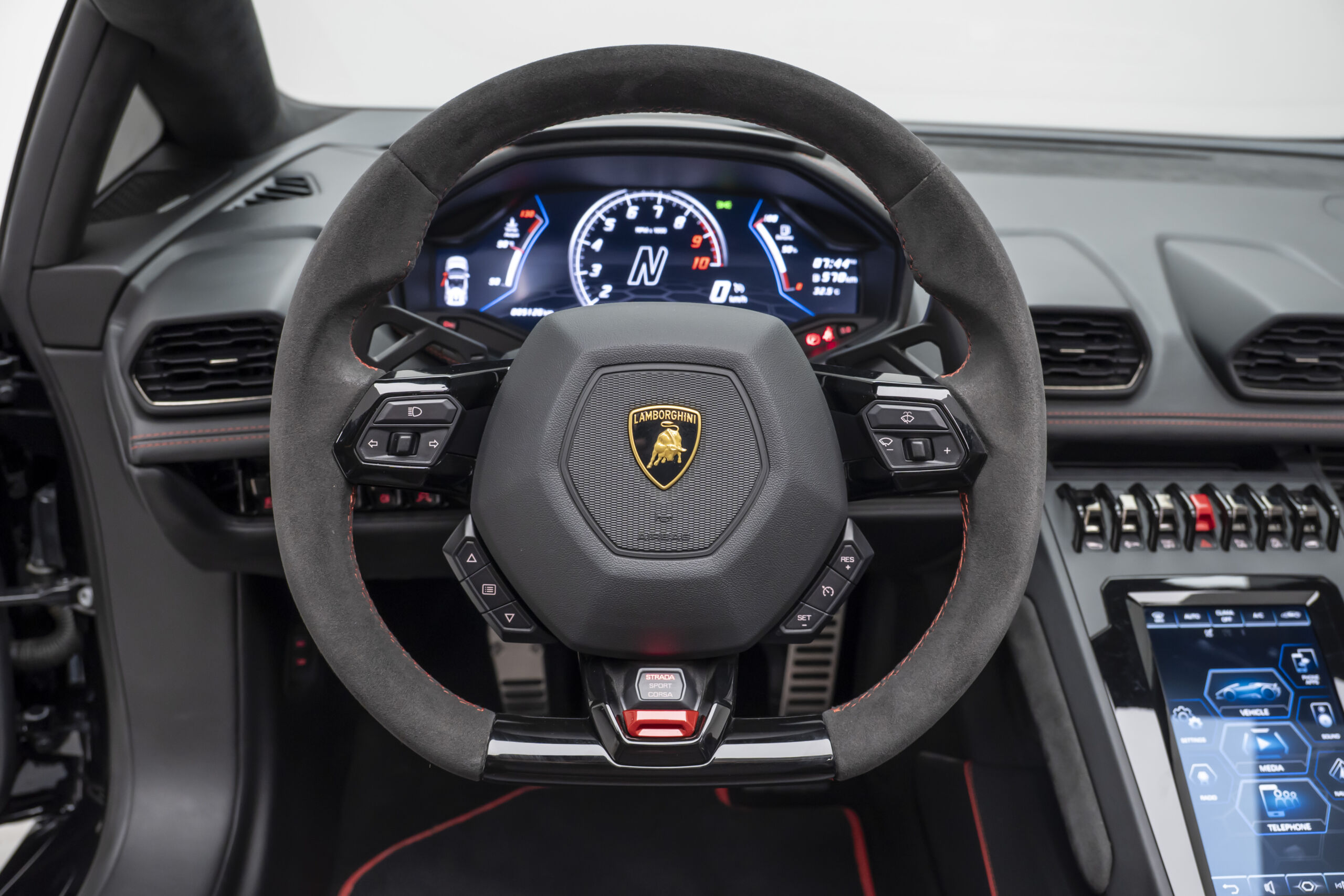 
								2023 Lamborghini Huracan EVO Spyder full									
