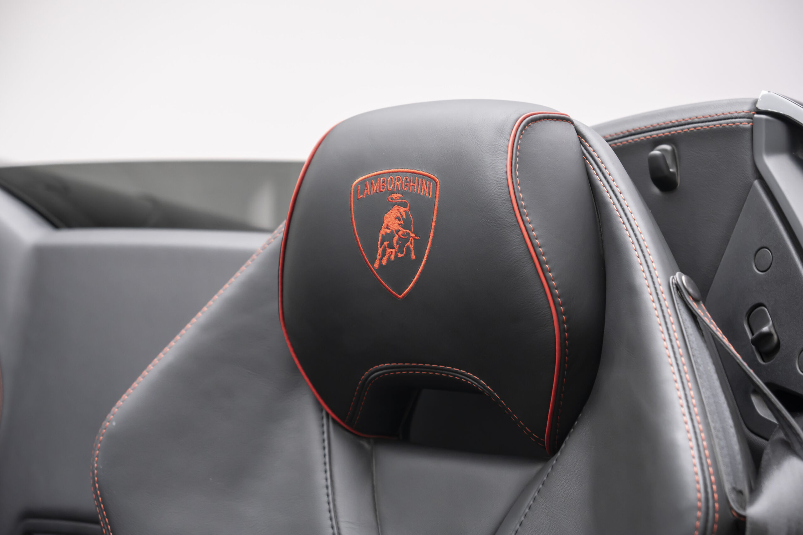 
								2023 Lamborghini Huracan EVO Spyder full									