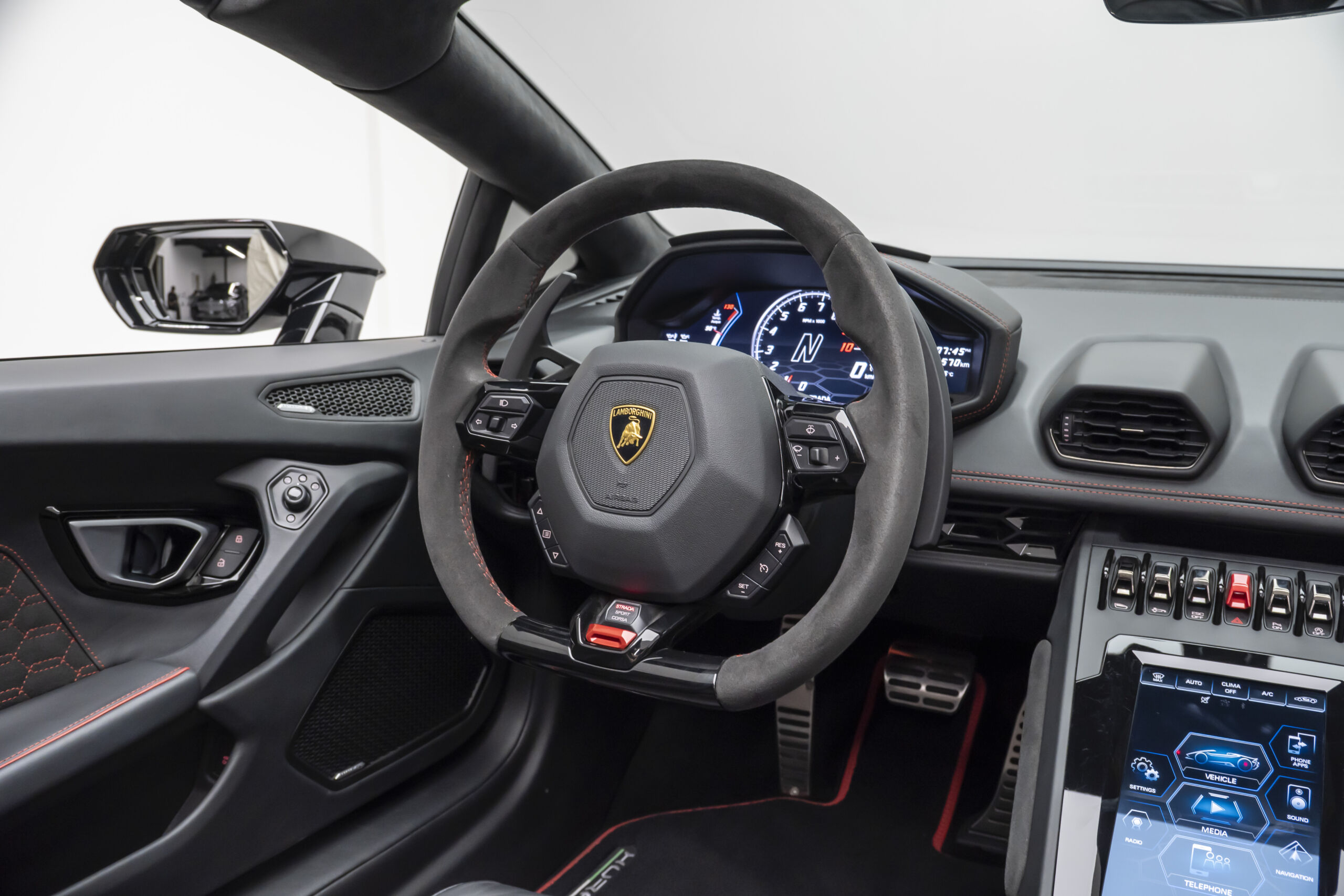 
								2023 Lamborghini Huracan EVO Spyder full									