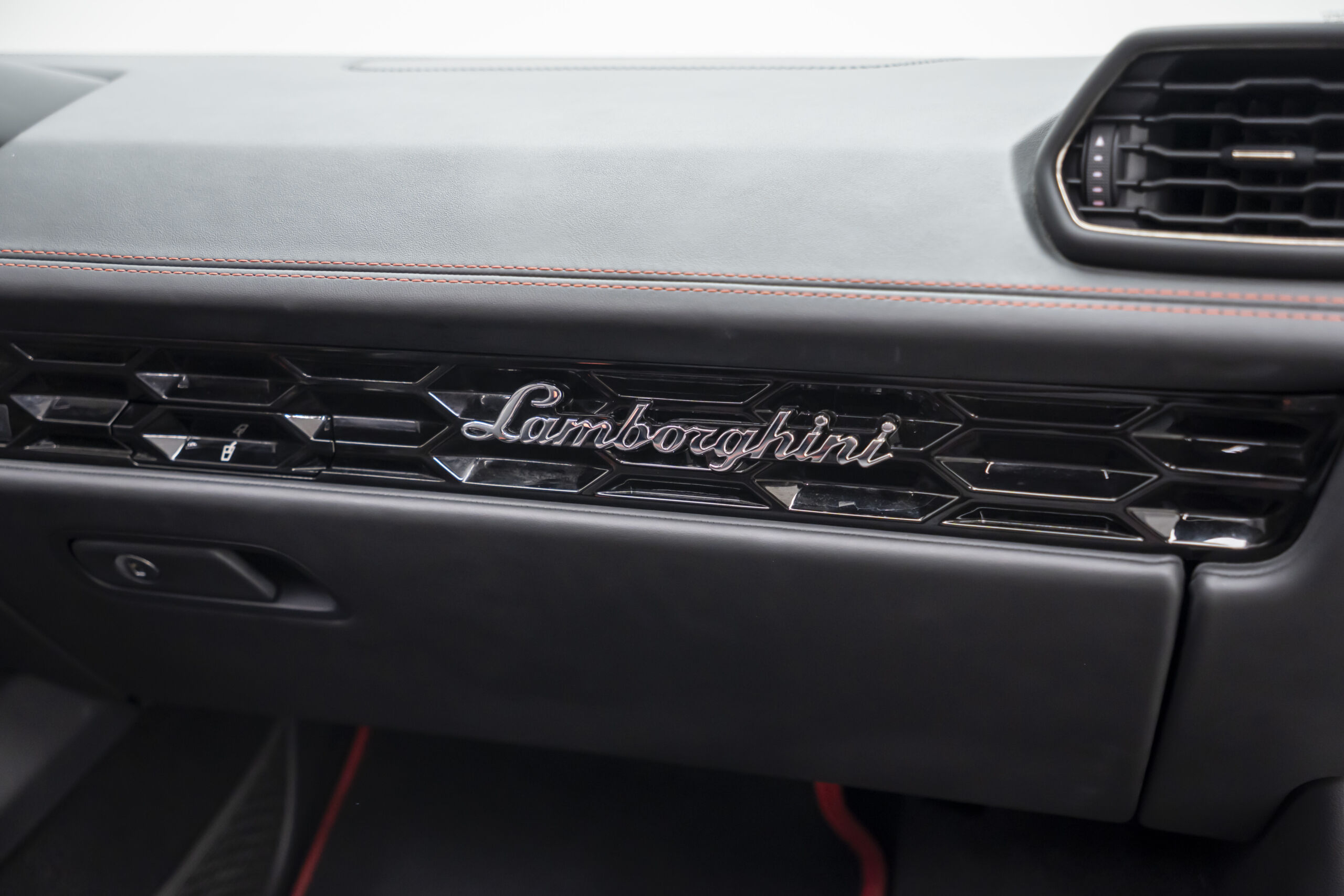 
								2023 Lamborghini Huracan EVO Spyder full									