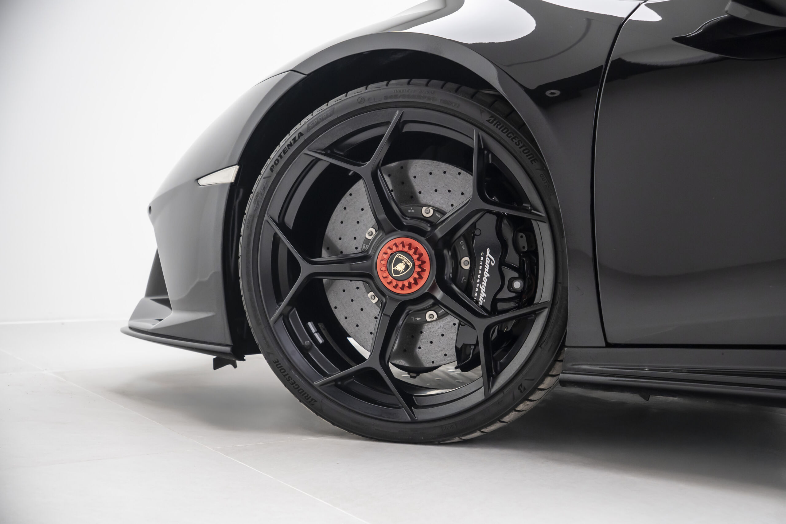 
								2023 Lamborghini Huracan EVO Spyder full									