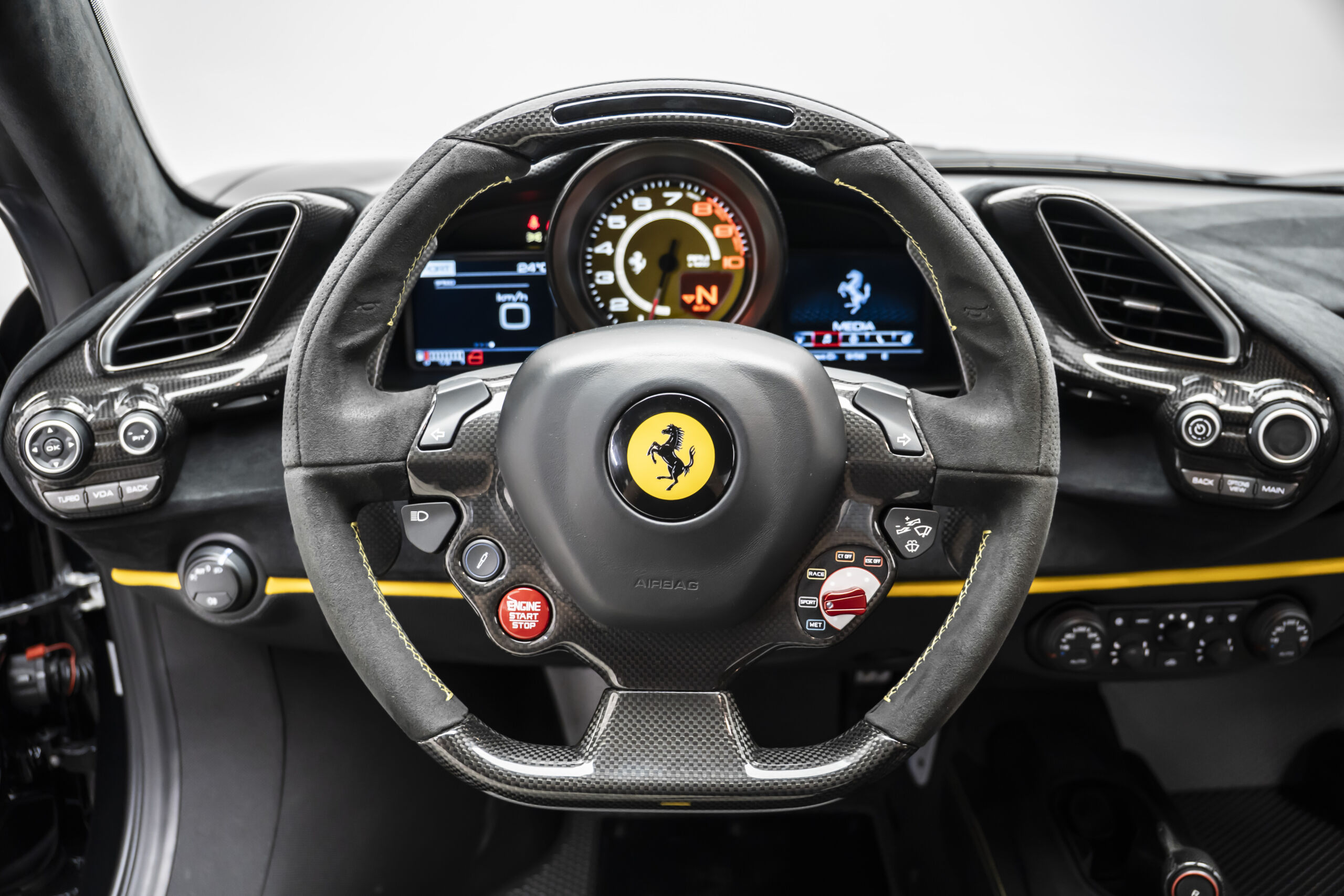 
								2020 Ferrari 488 Pista full									