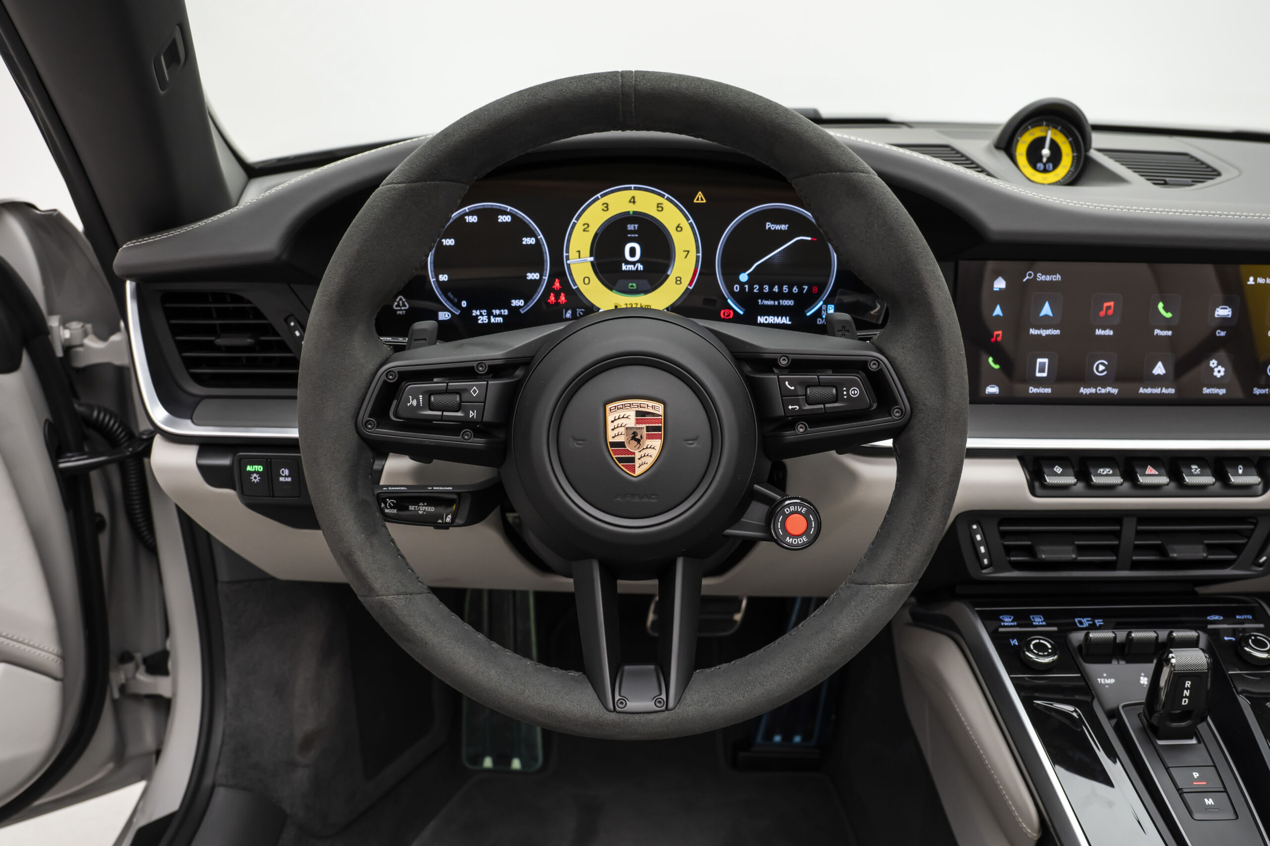 
								2026 Porsche 911 GTS Cabrio full									