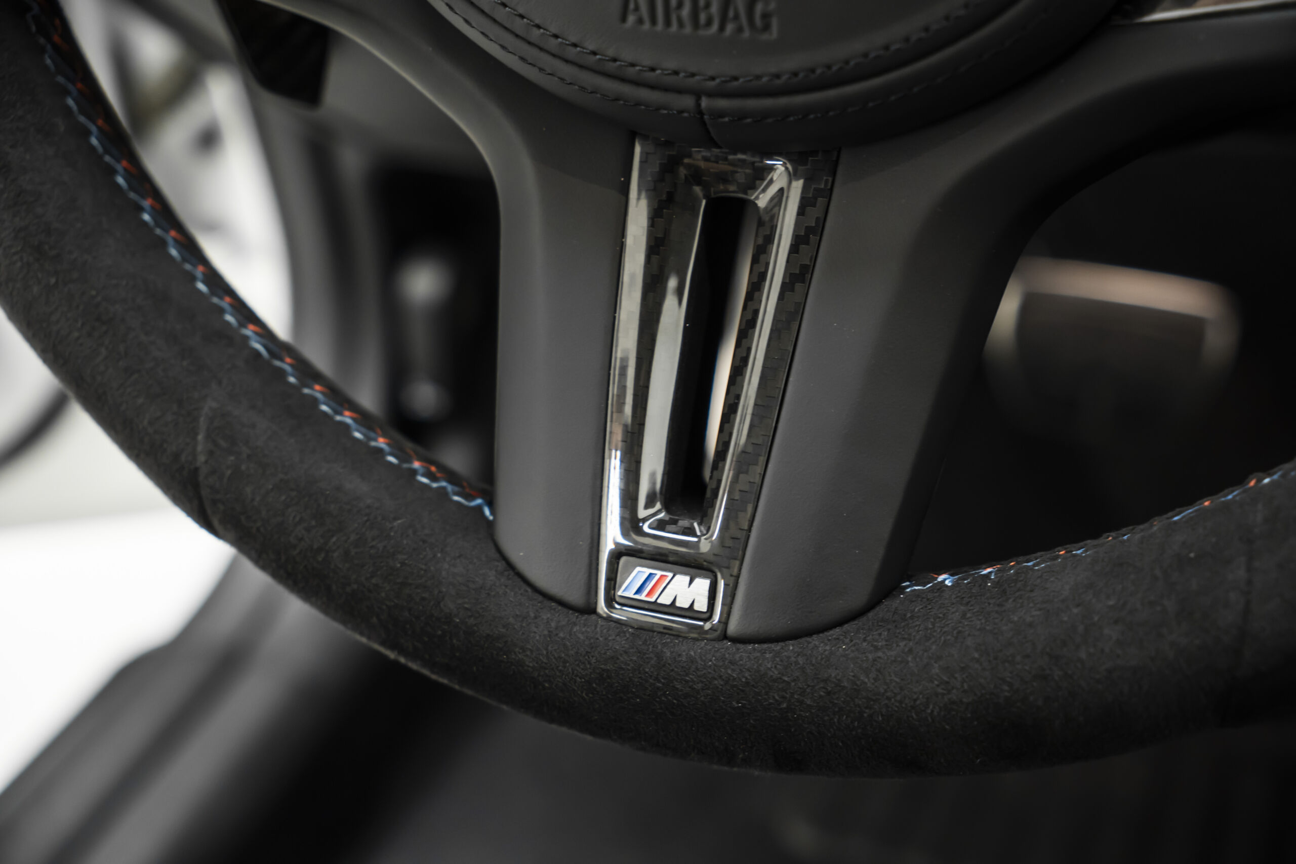 
								2023 BMW M4 CSL full									