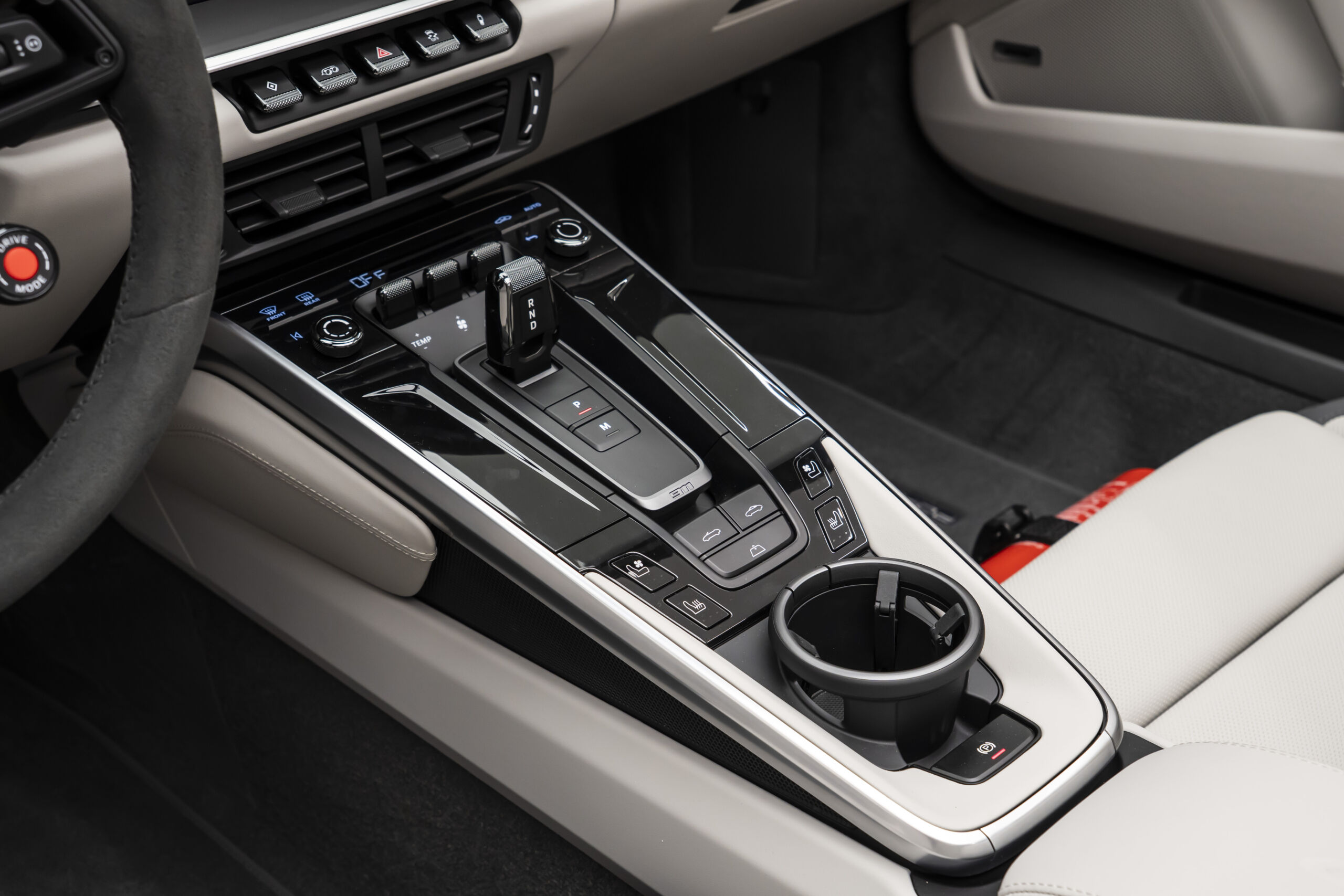
								2026 Porsche 911 GTS Cabrio full									
