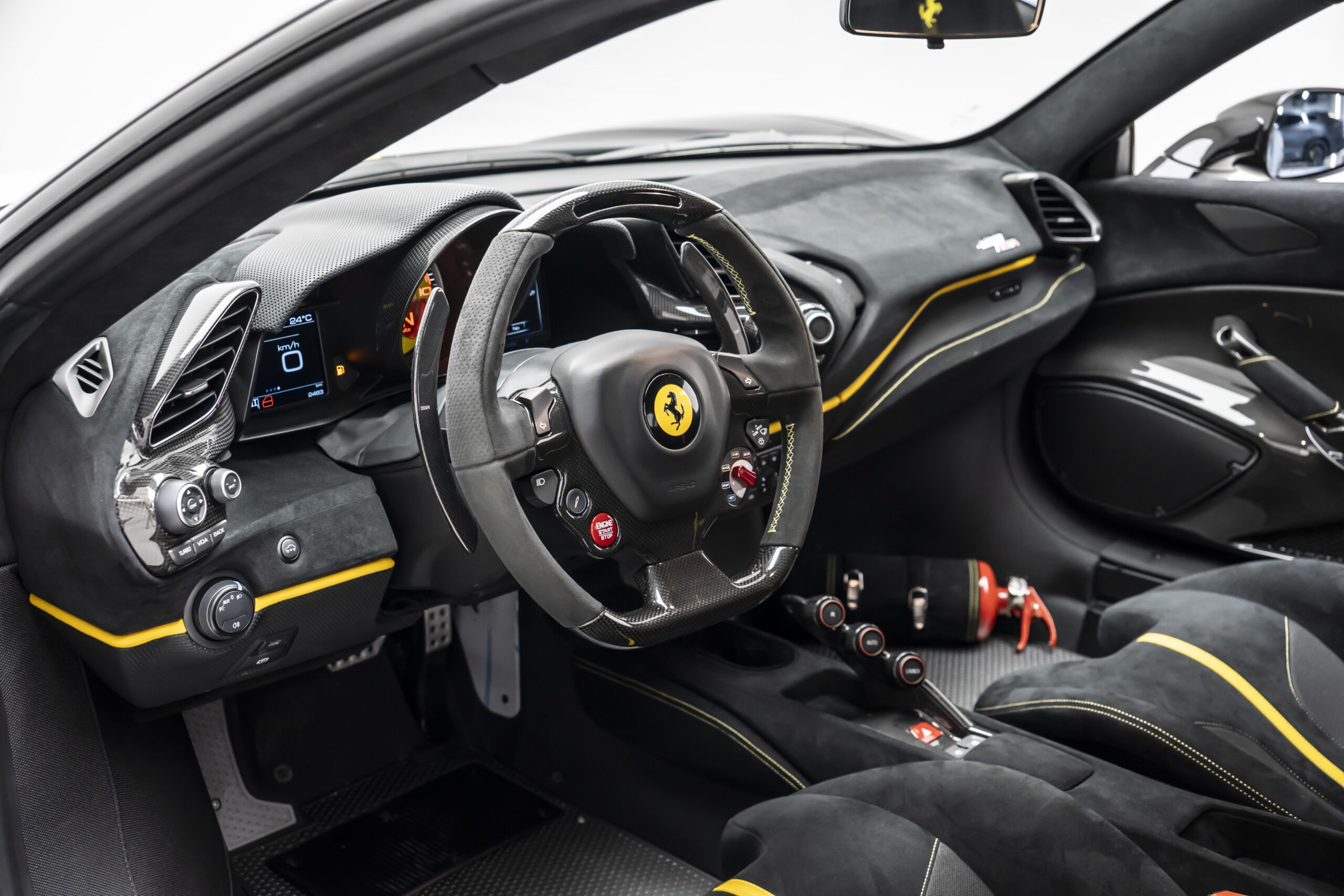 
								2020 Ferrari 488 Pista full									