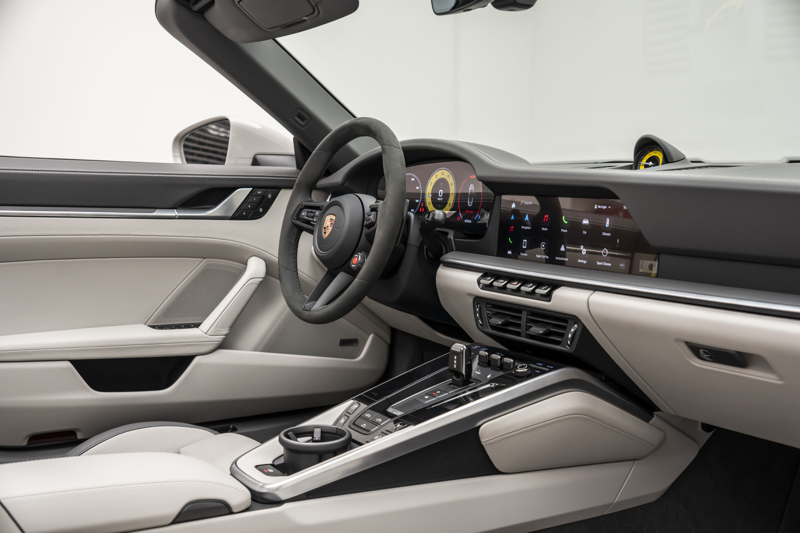 
								2026 Porsche 911 GTS Cabrio full									