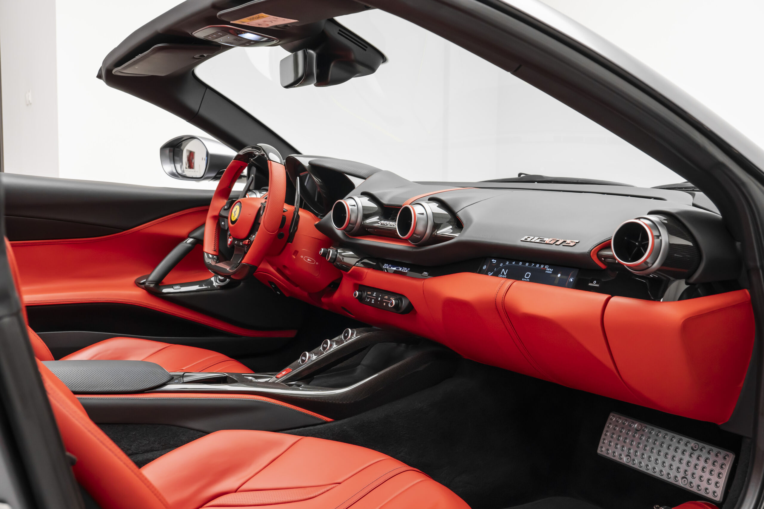
								2020 Ferrari 812 GTS full									