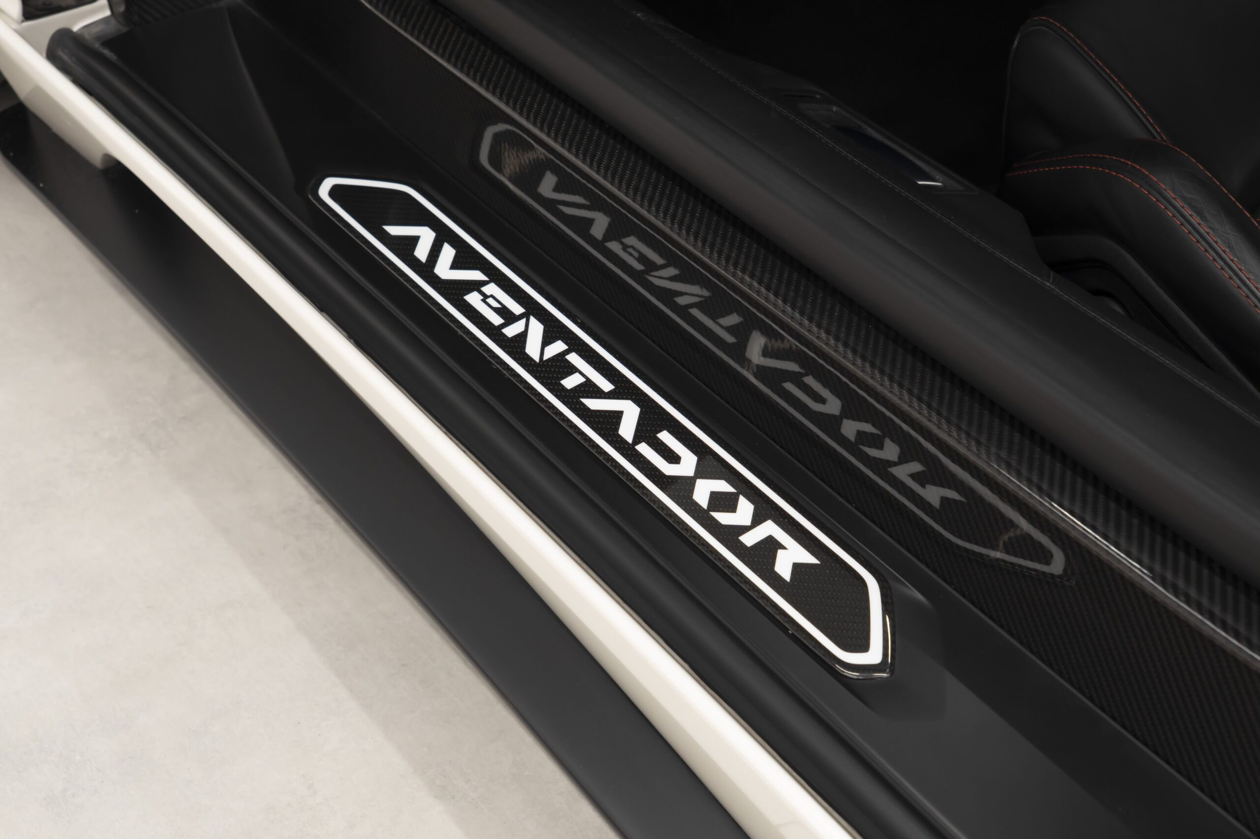 
								2018 Lamborghini Aventador S full									