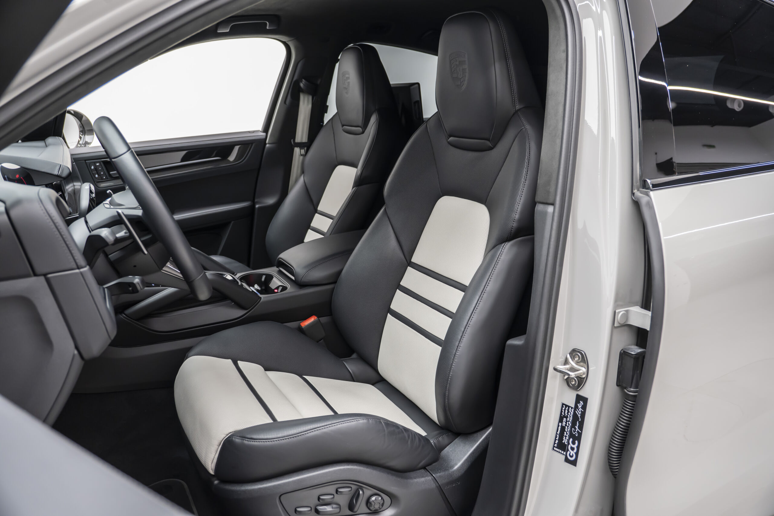 
								2025 Porsche Cayenne Coupe Turbo GT full									