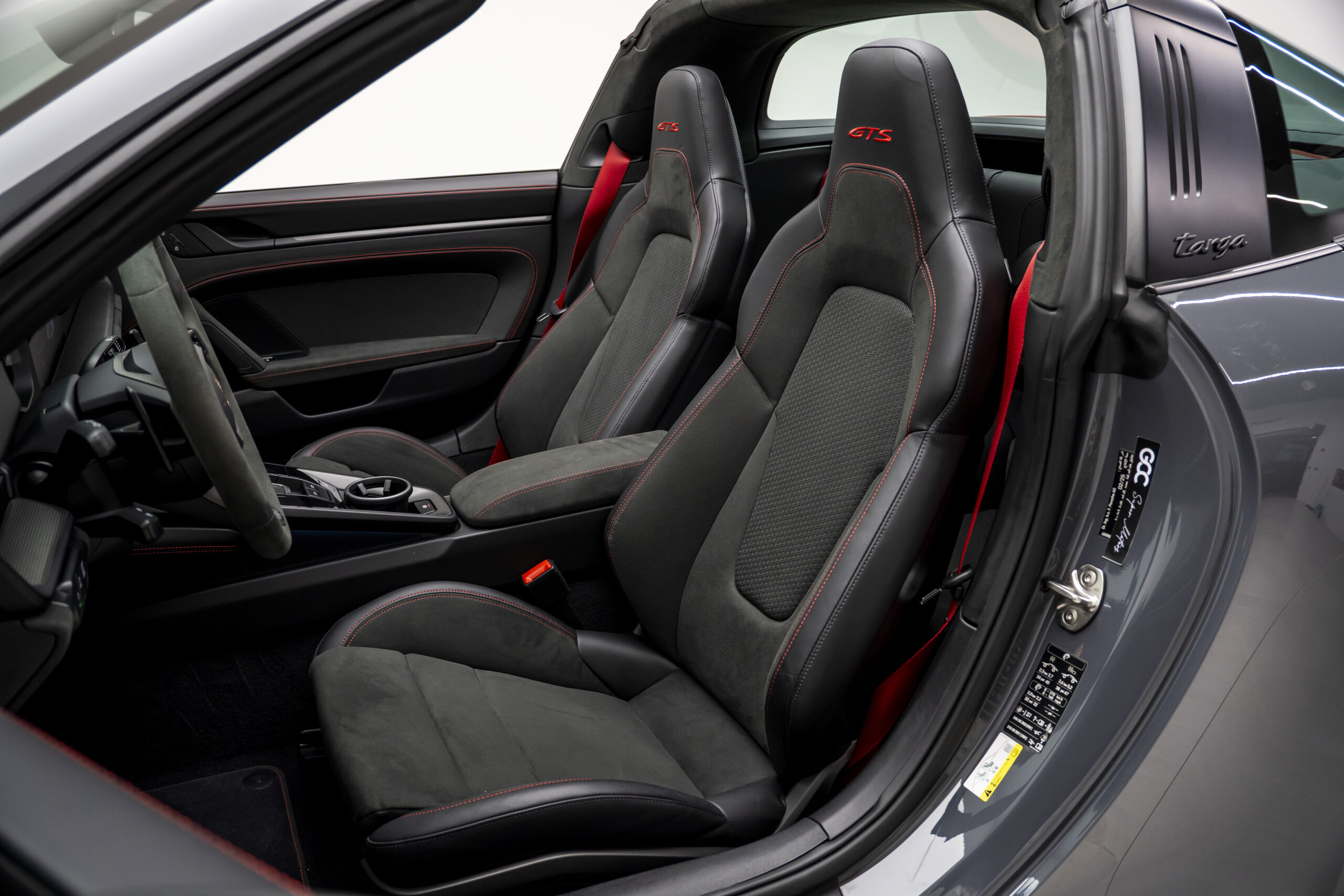 
								2025 Porsche 911 Targa 4 GTS full									