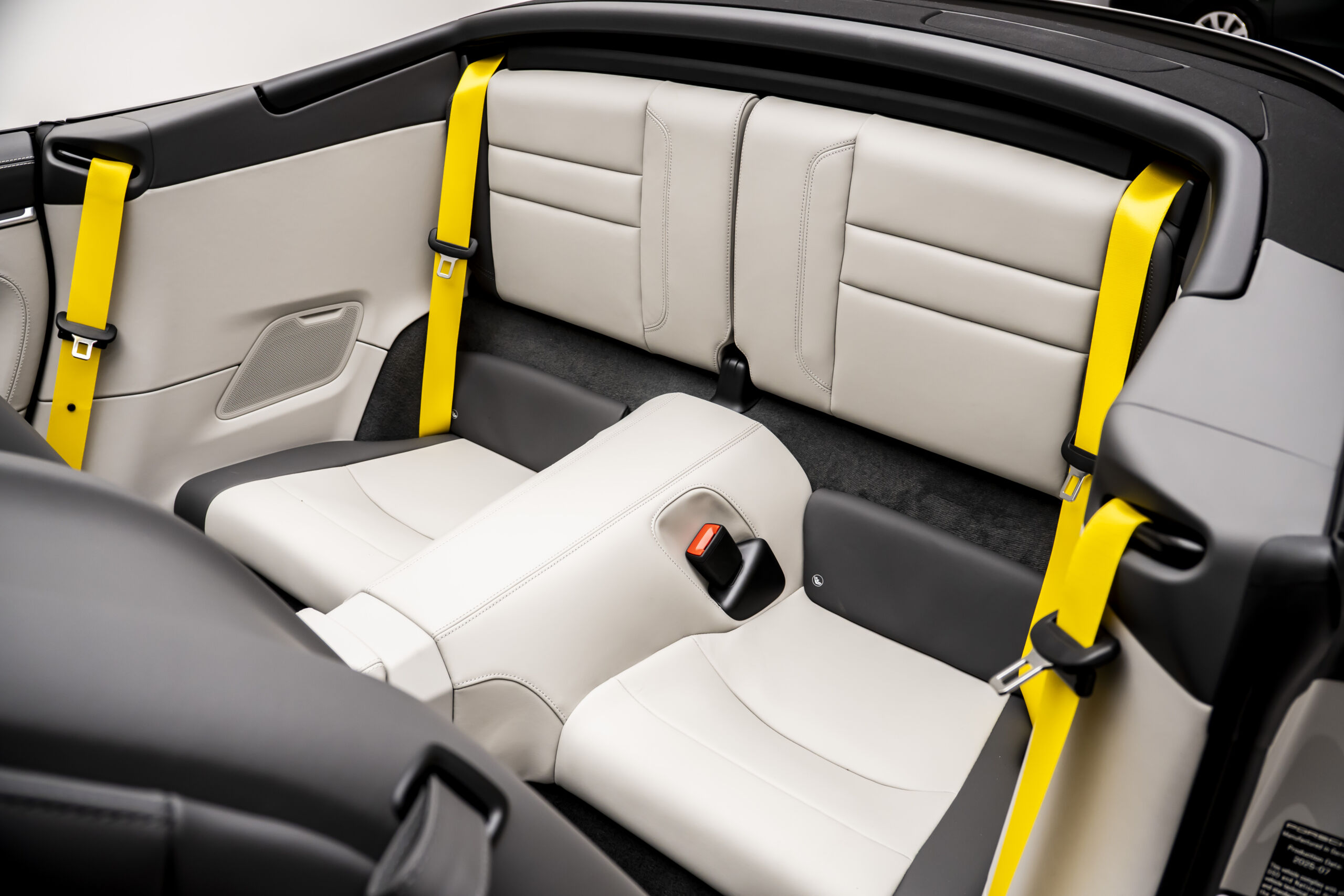 
								2026 Porsche 911 GTS Cabrio full									