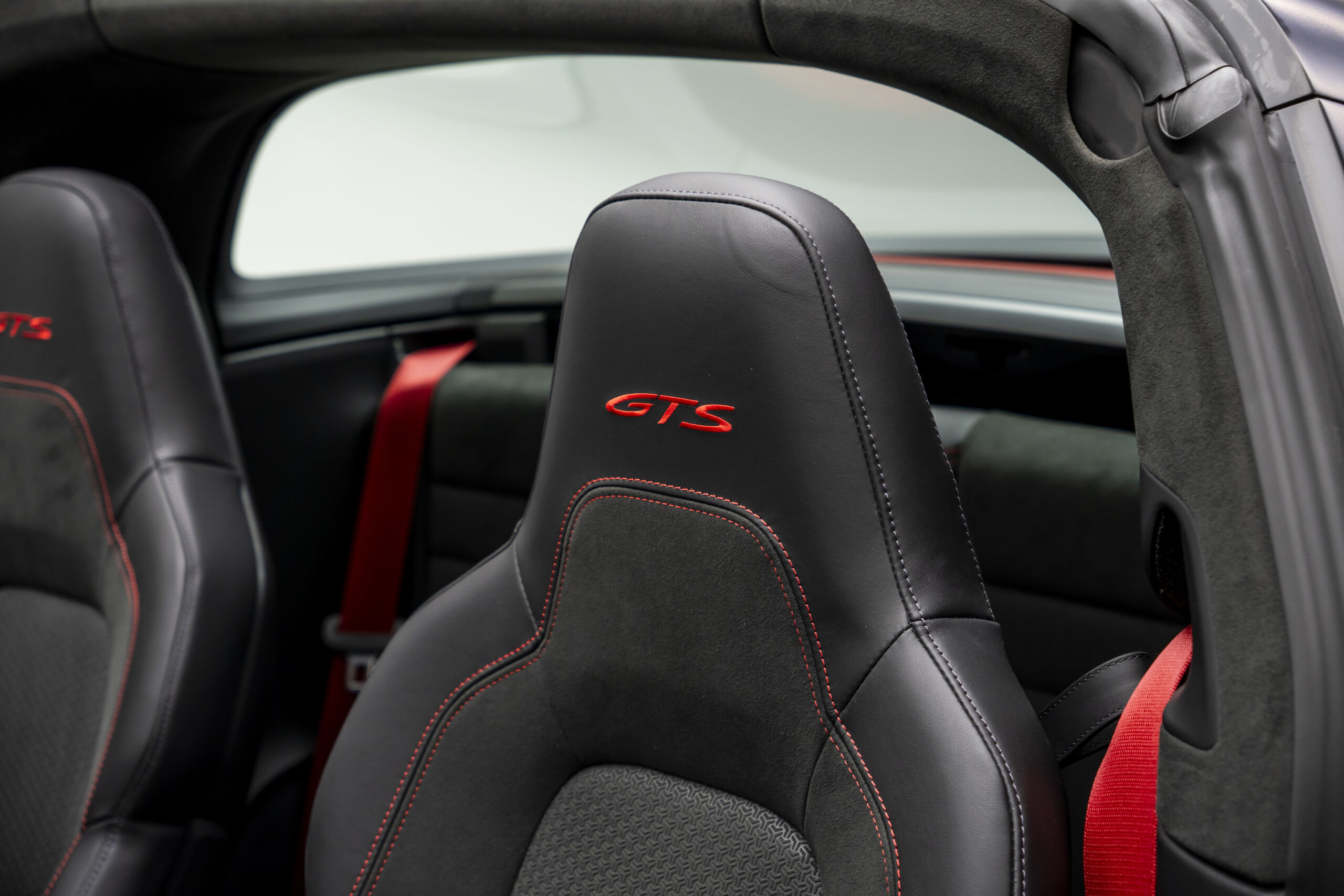 
								2025 Porsche 911 Targa 4 GTS full									