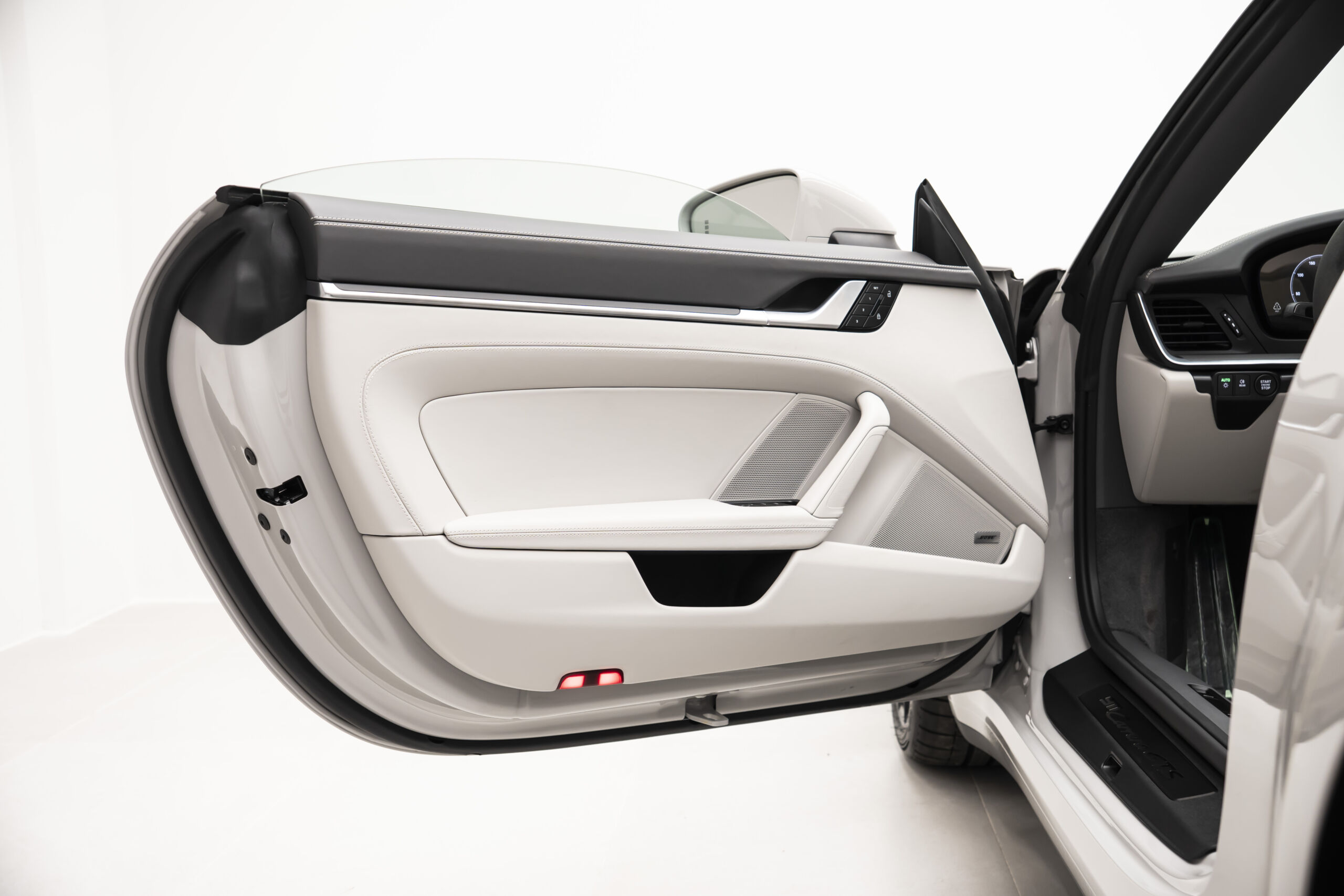 
								2026 Porsche 911 GTS Cabrio full									