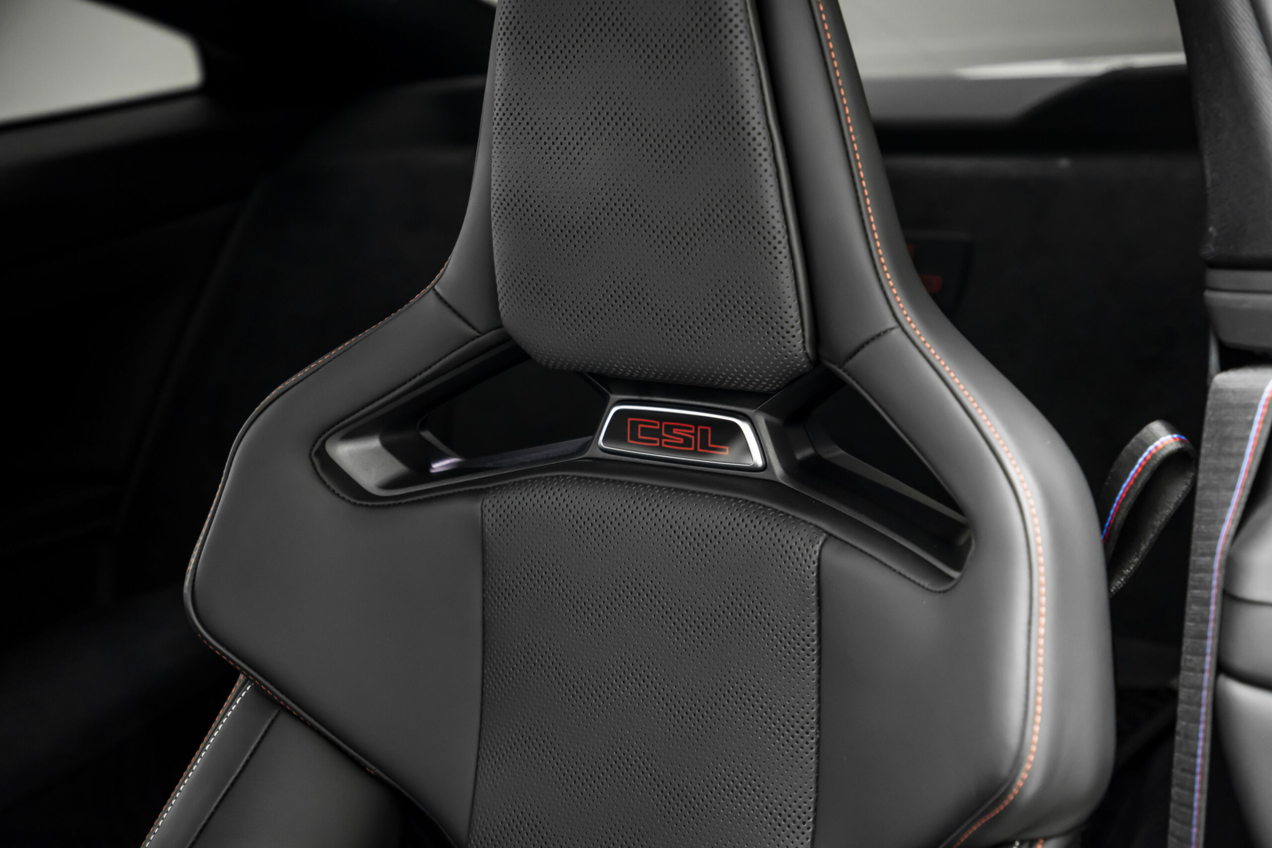 
								2023 BMW M4 CSL full									