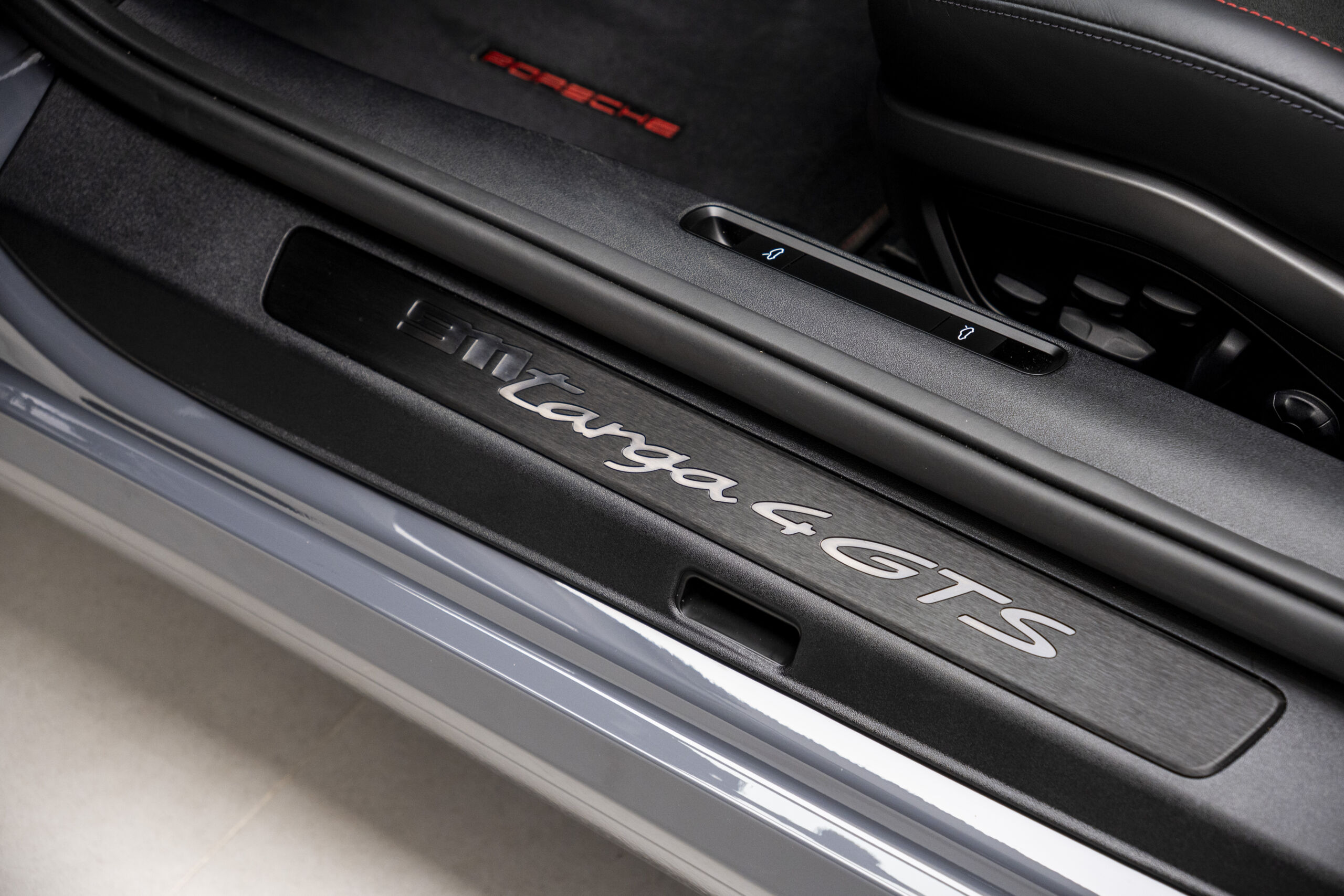 
								2025 Porsche 911 Targa 4 GTS full									