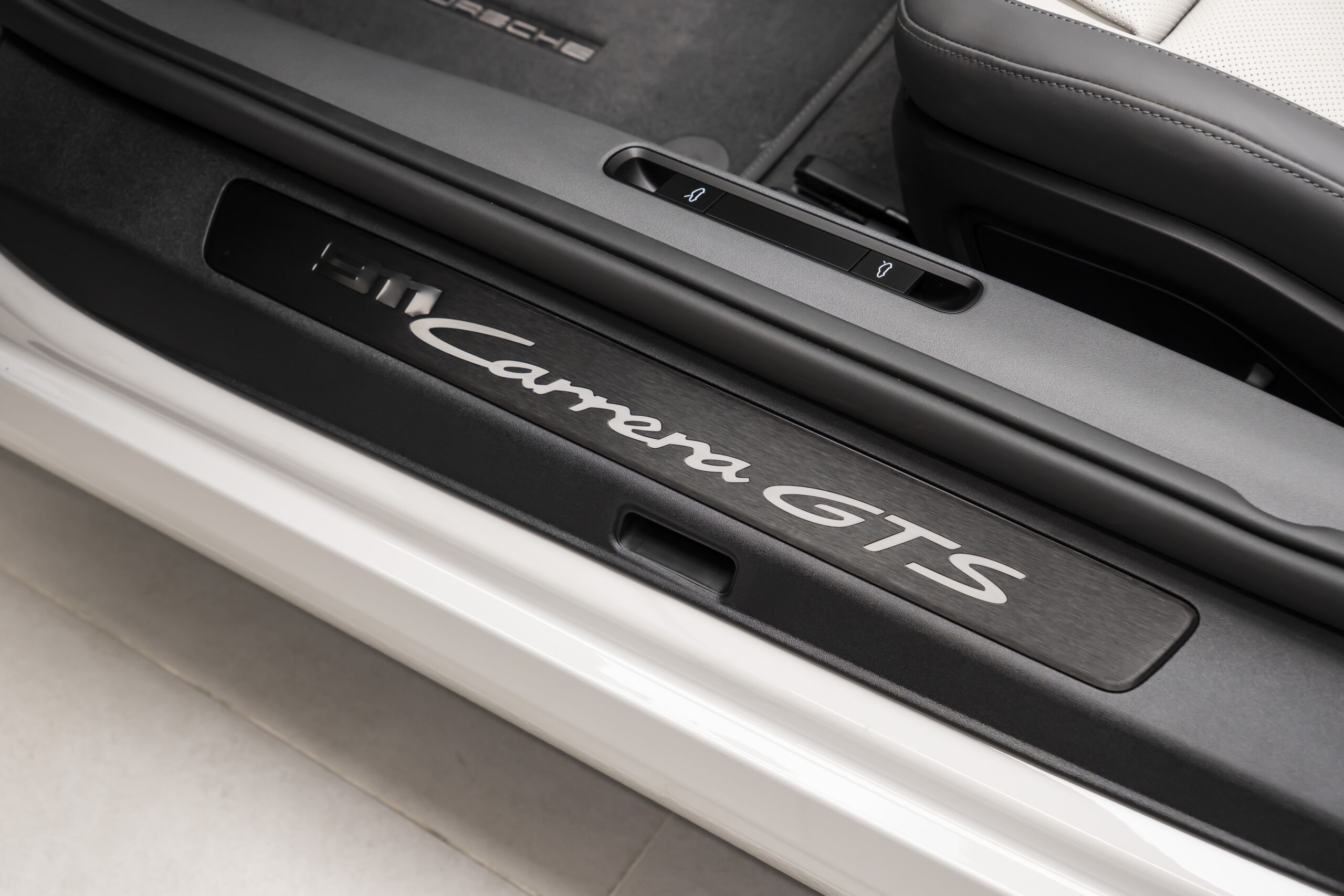 
								2026 Porsche 911 GTS Cabrio full									