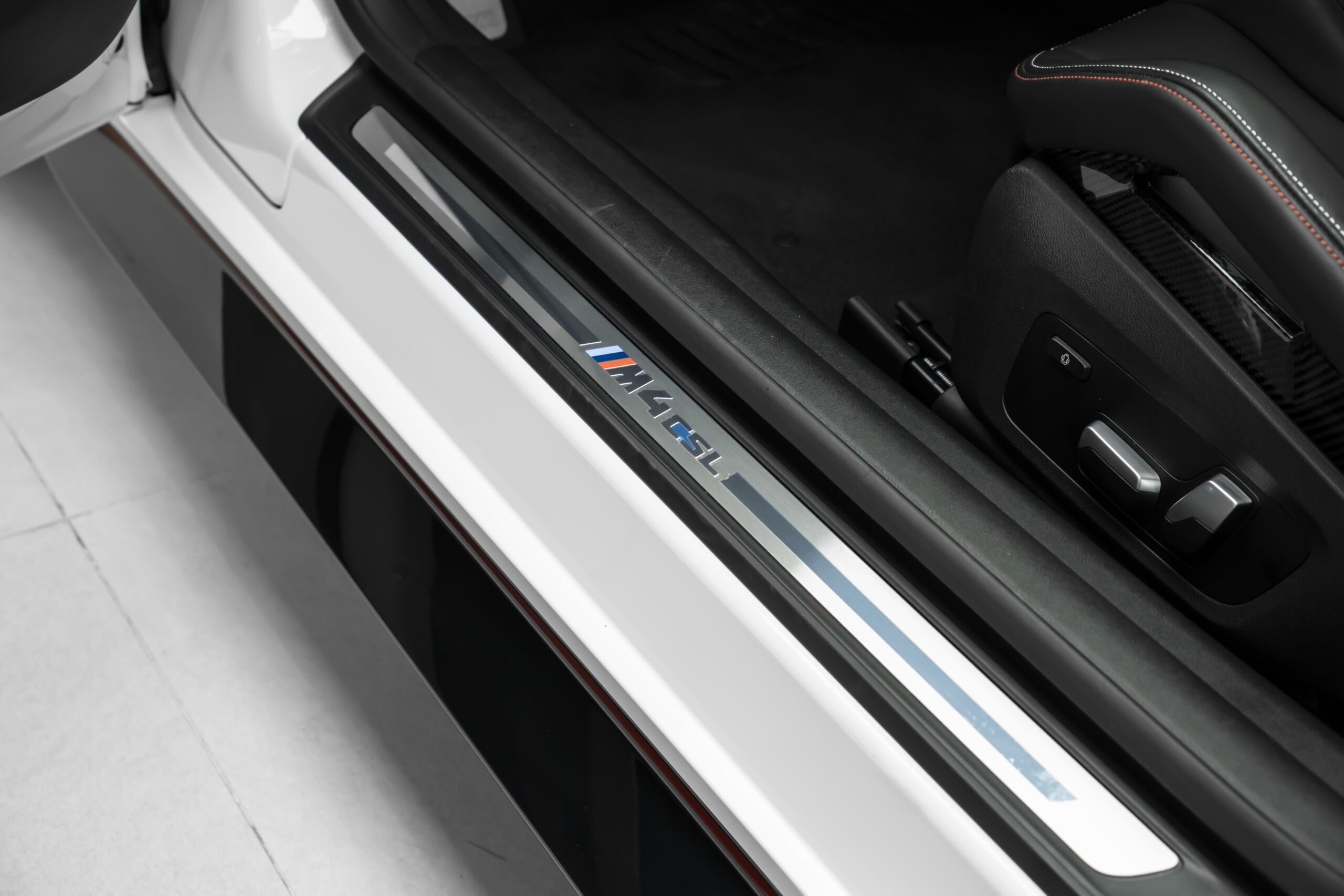 
								2023 BMW M4 CSL full									