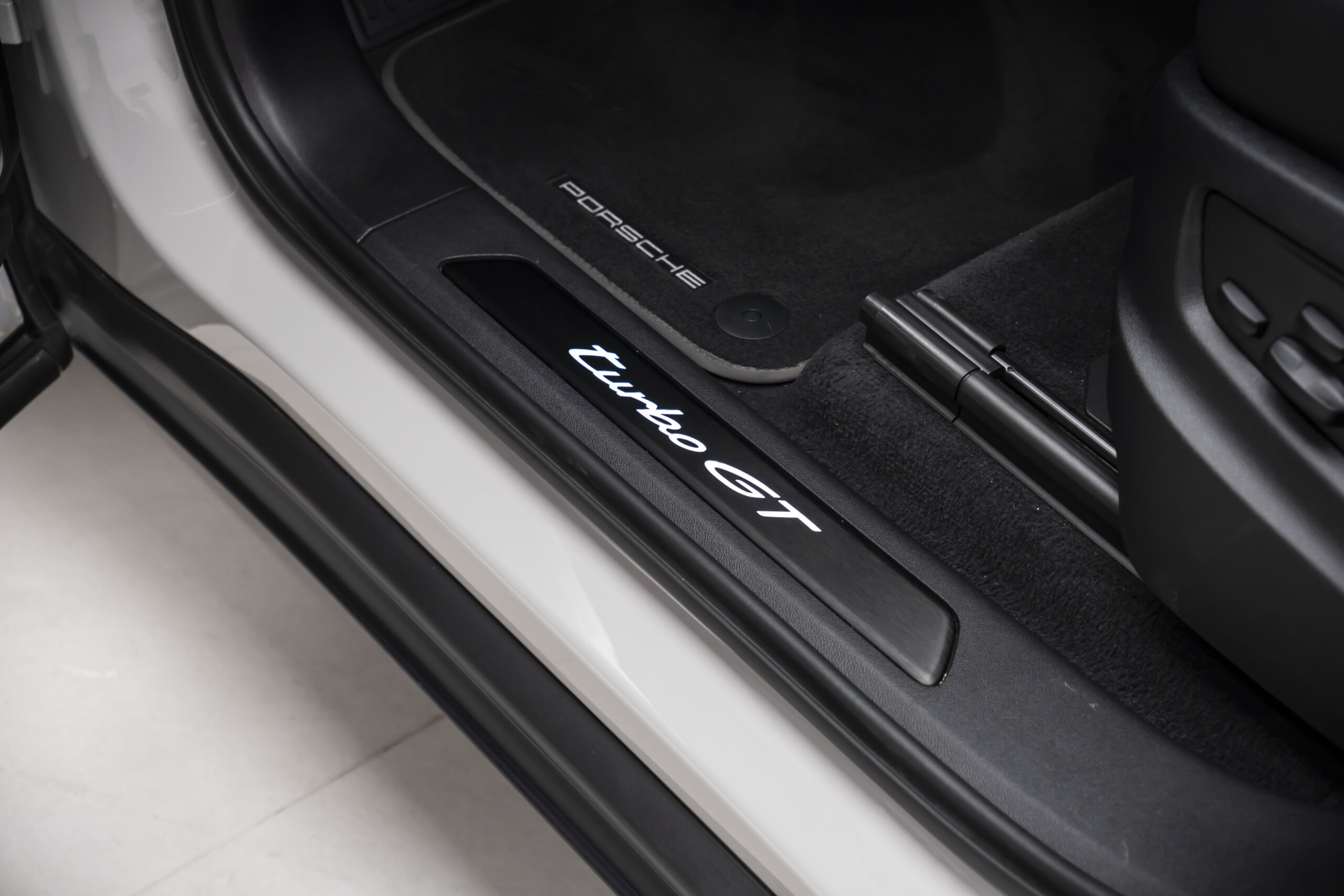 
								2025 Porsche Cayenne Coupe Turbo GT full									