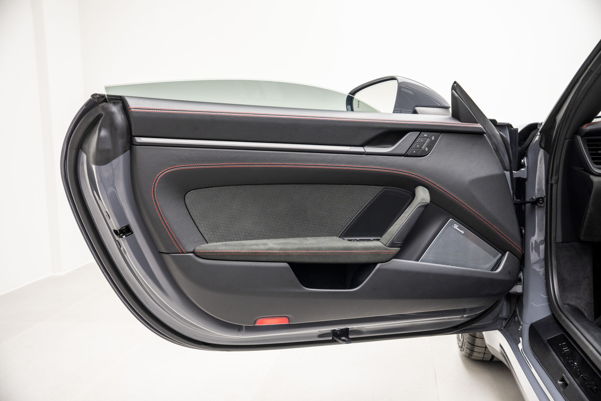 
								2025 Porsche 911 Targa 4 GTS full									