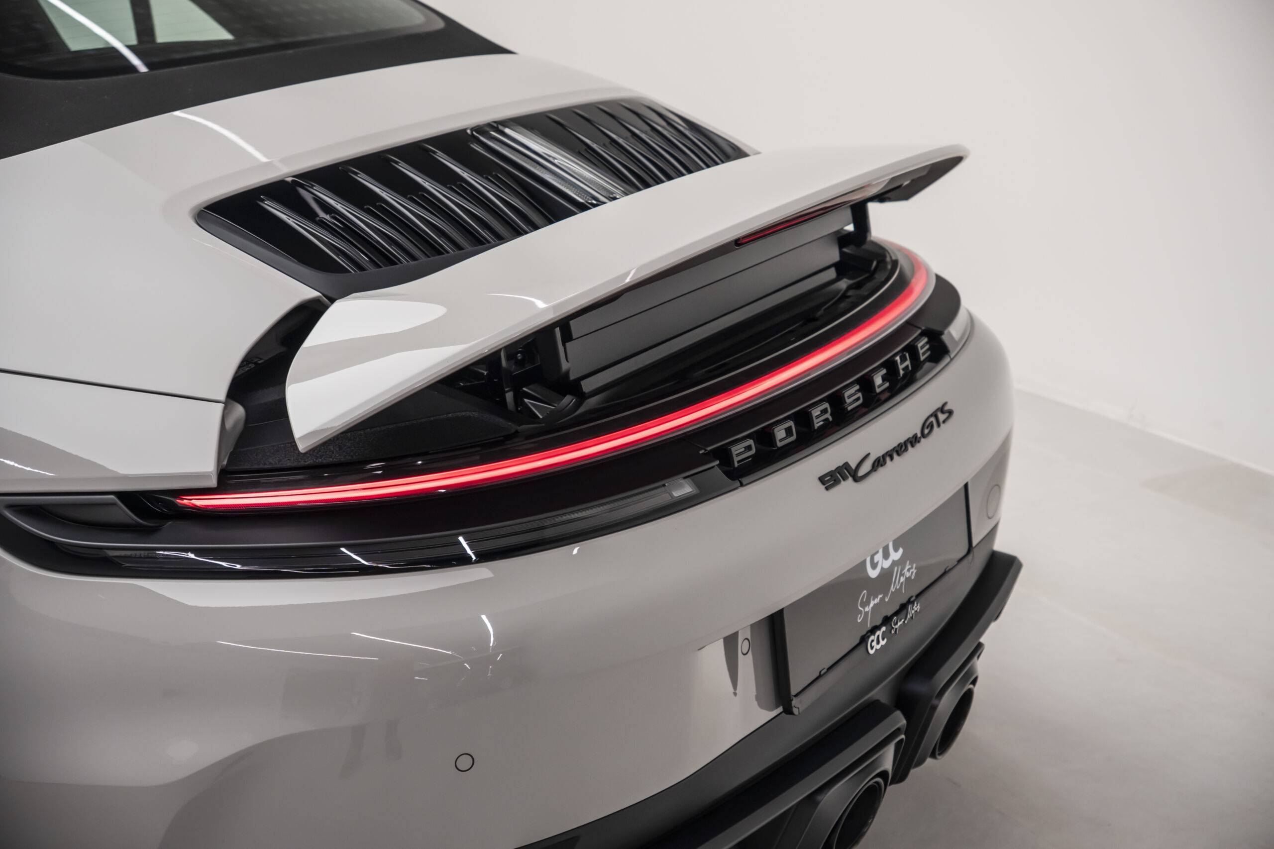
								2026 Porsche 911 GTS Cabrio full									