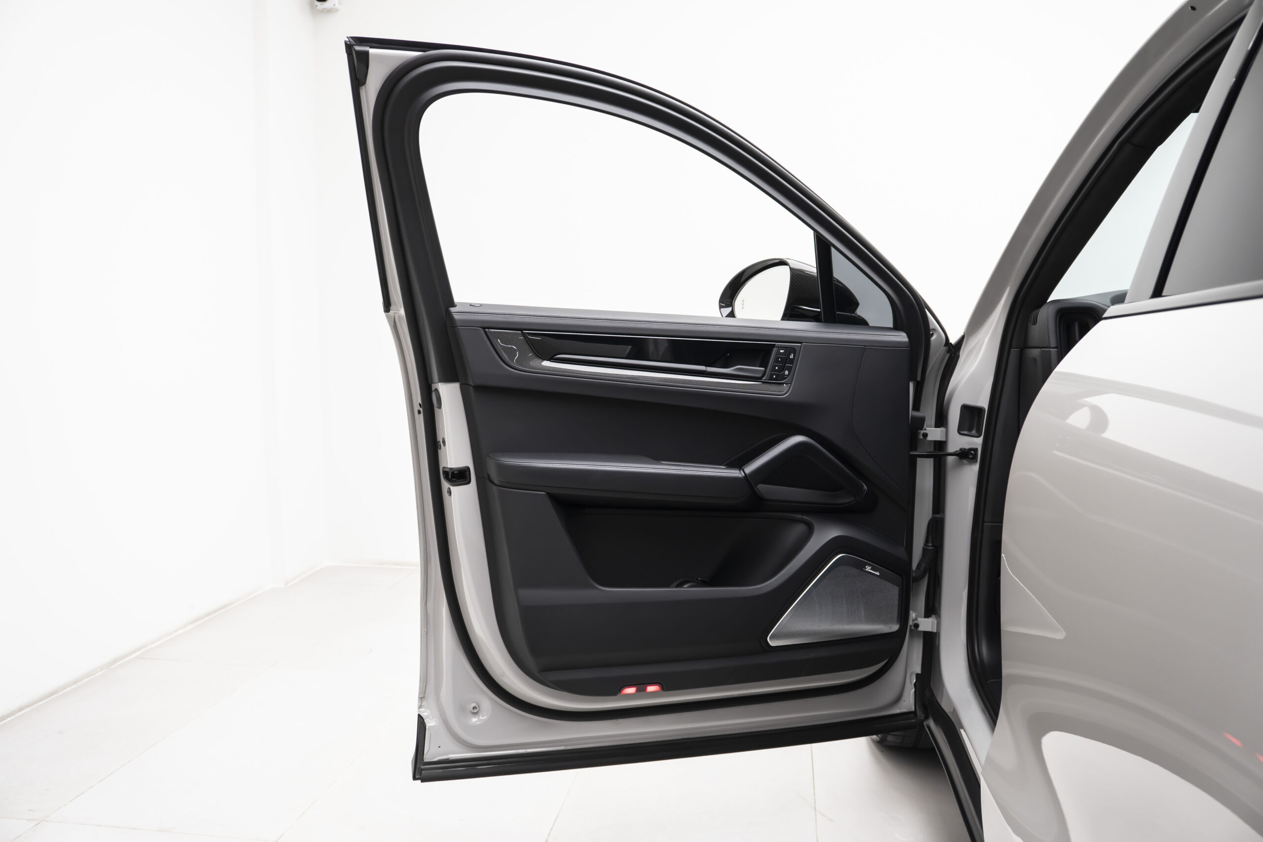 
								2025 Porsche Cayenne Coupe Turbo GT full									