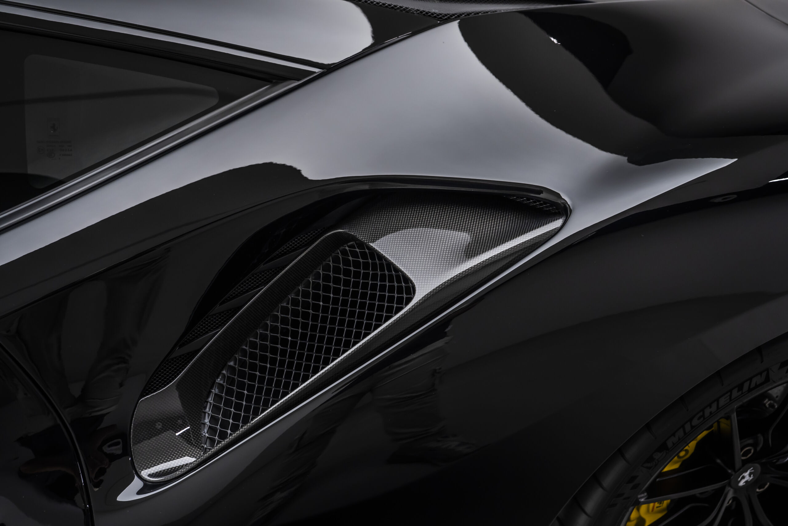 
								2020 Ferrari 488 Pista full									
