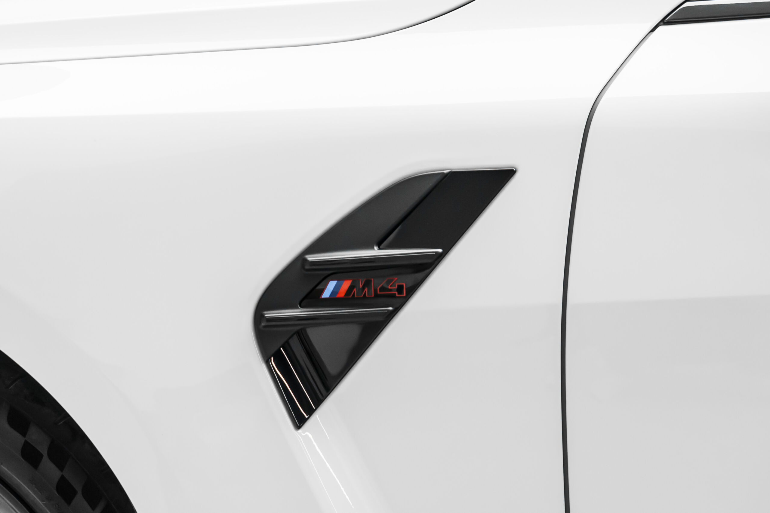 
								2023 BMW M4 CSL full									