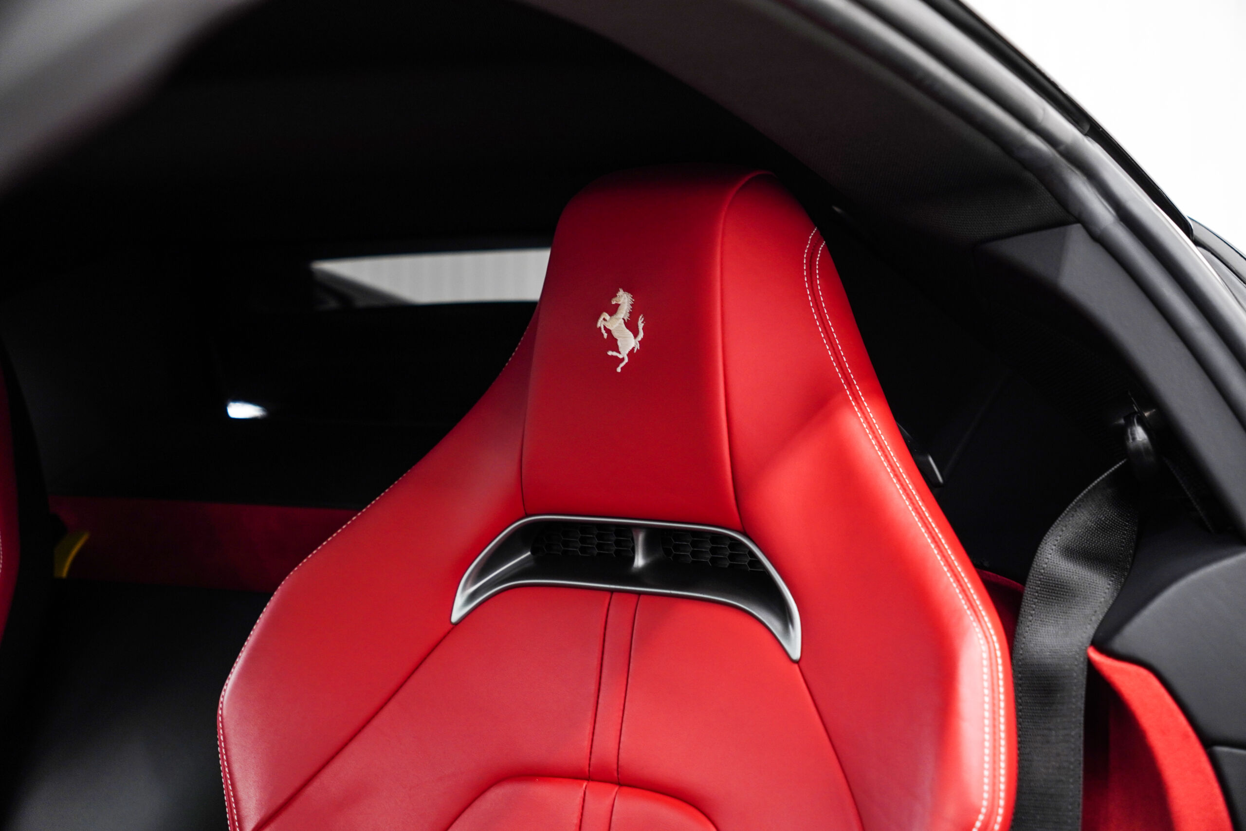 
								2022 Ferrari SF90 Stradale full									