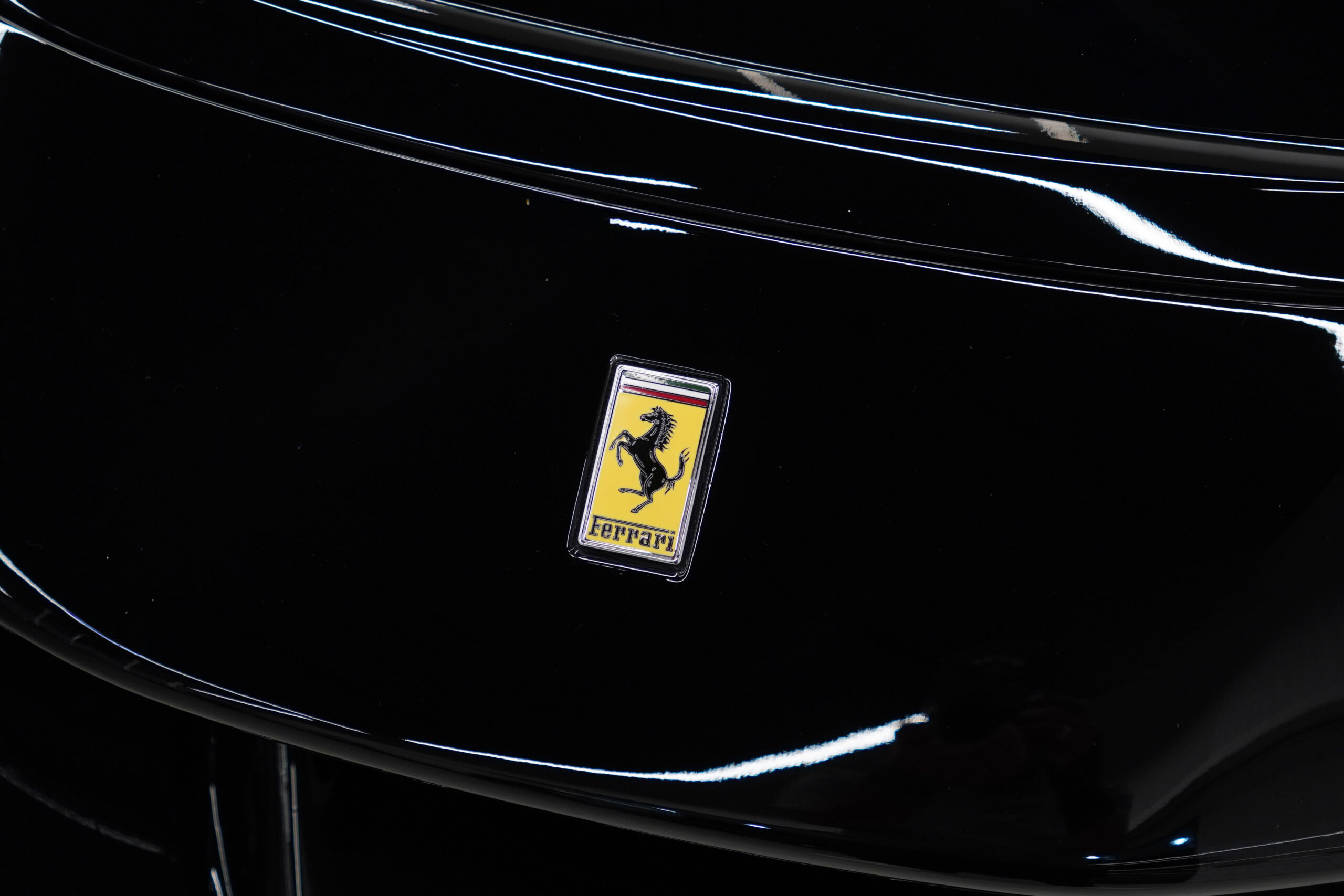 
								2022 Ferrari SF90 Stradale full									