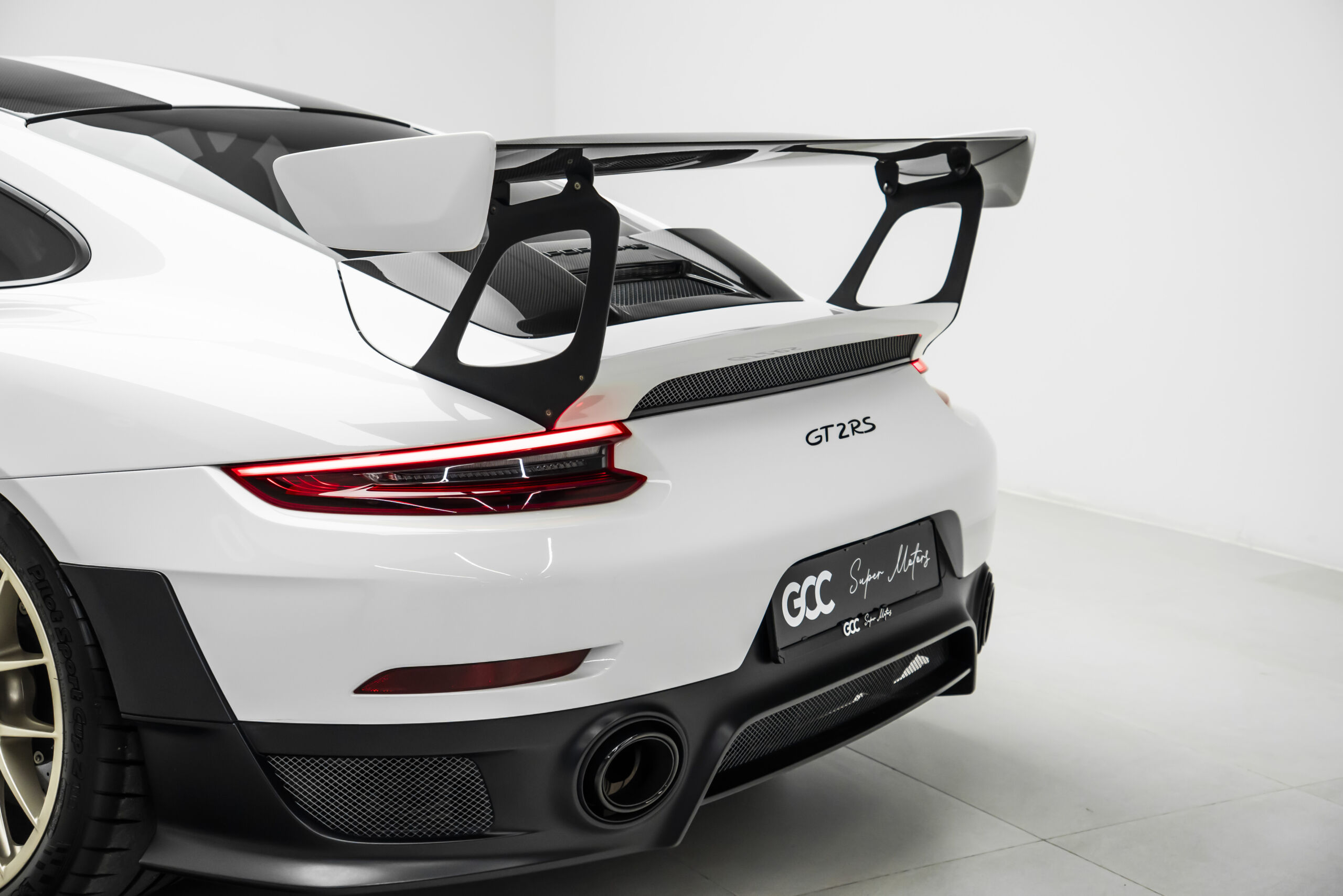 2018 Porsche 911 GT2RS Weissach