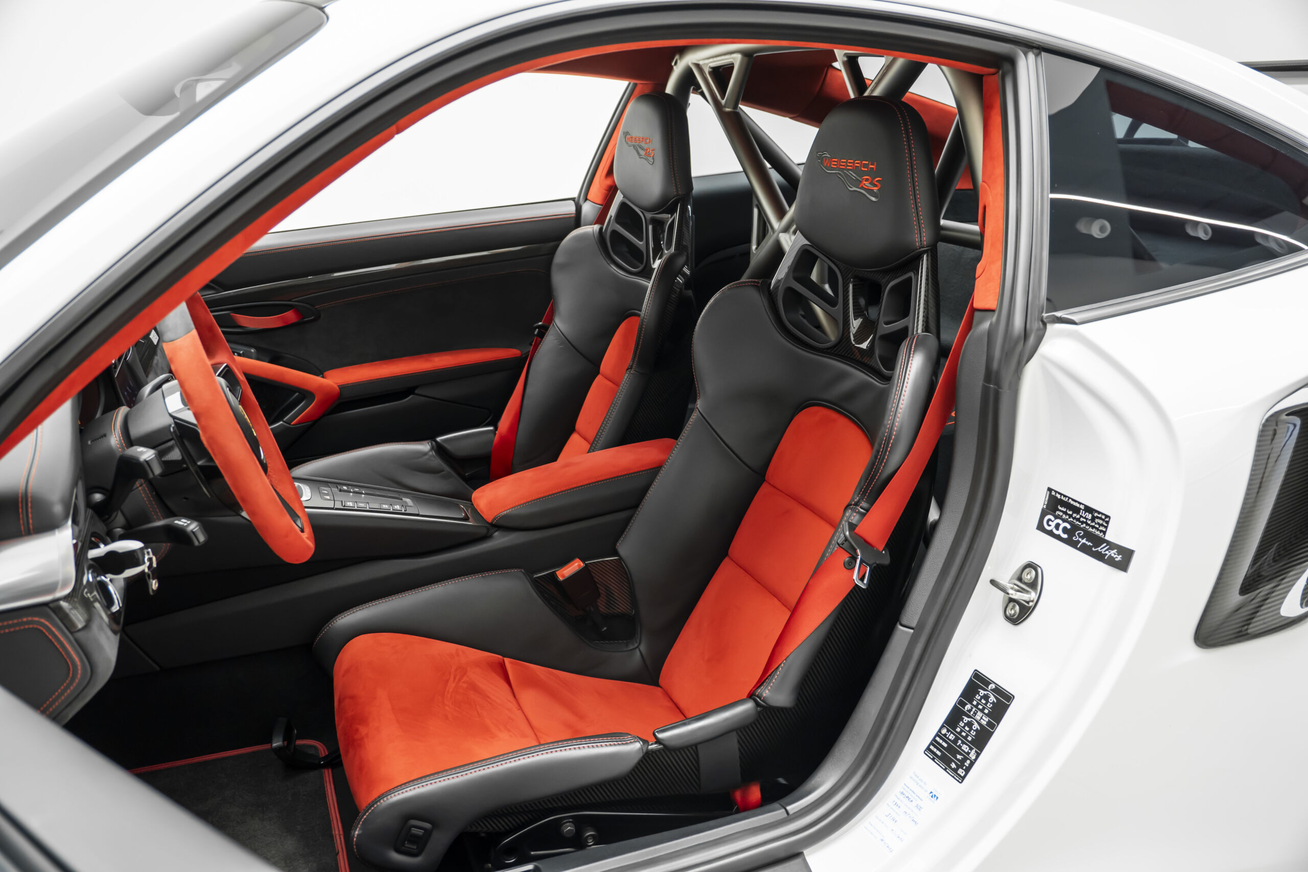 
								2018 Porsche 911 GT2RS Weissach full									