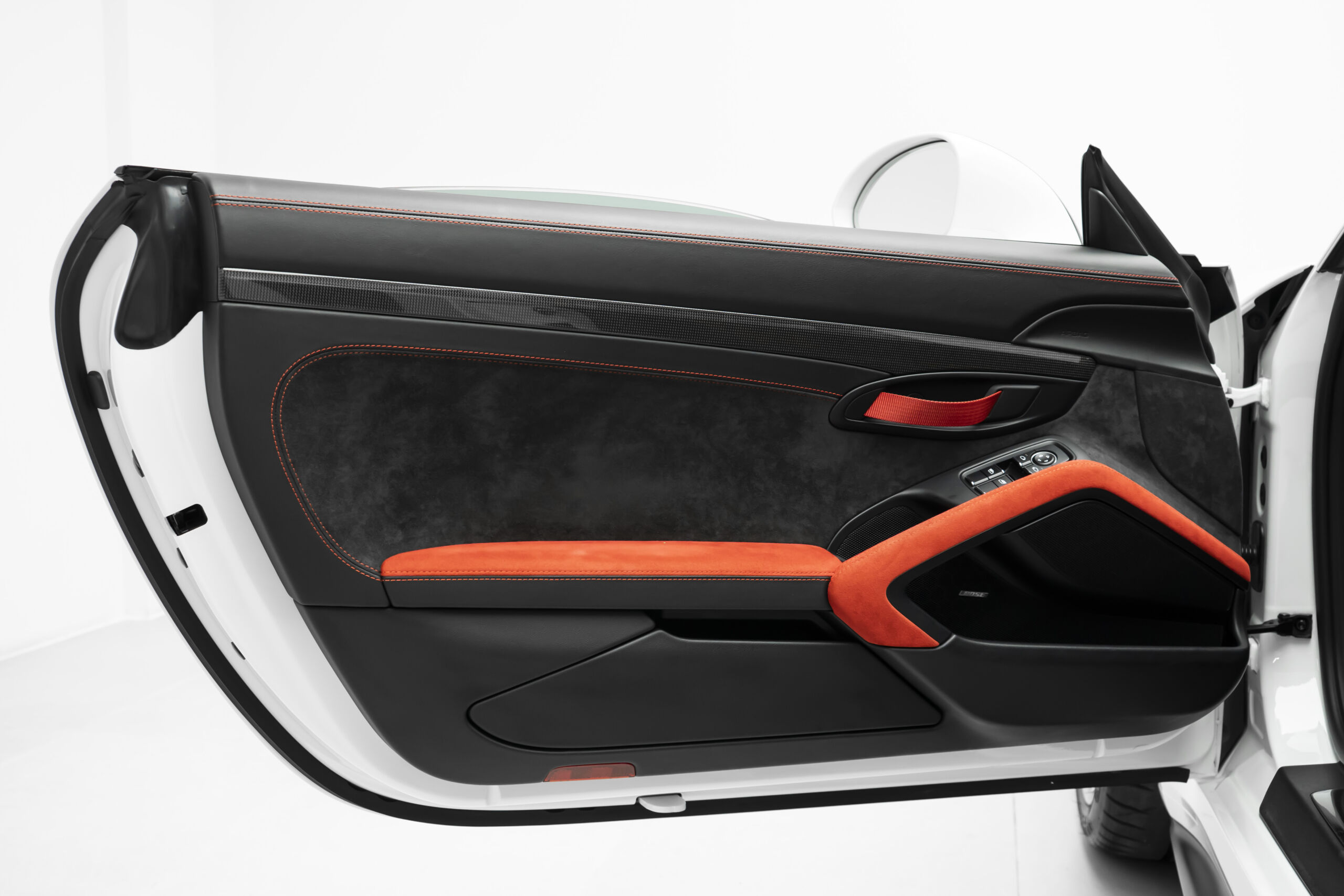 
								2018 Porsche 911 GT2RS Weissach full									
