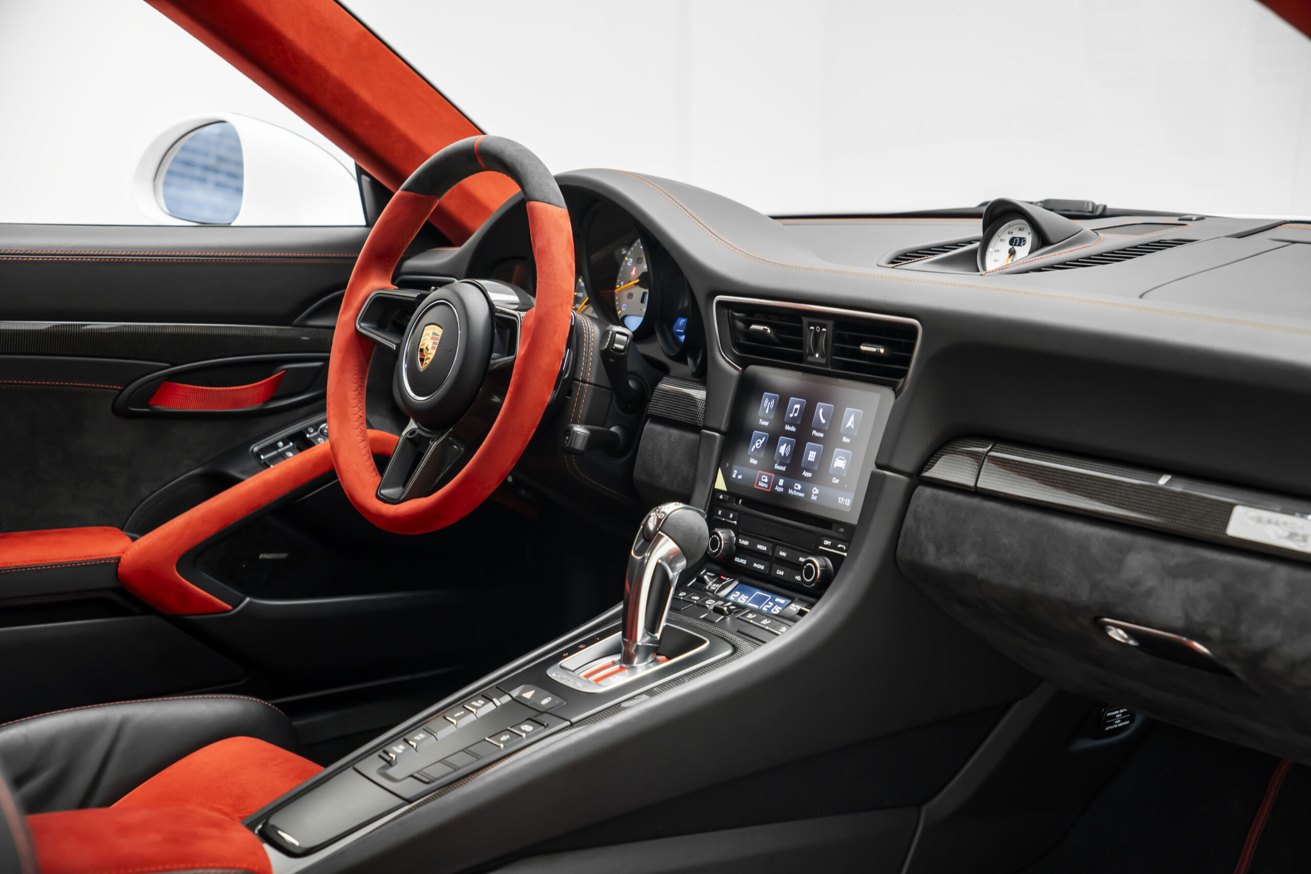 
								2018 Porsche 911 GT2RS Weissach full									