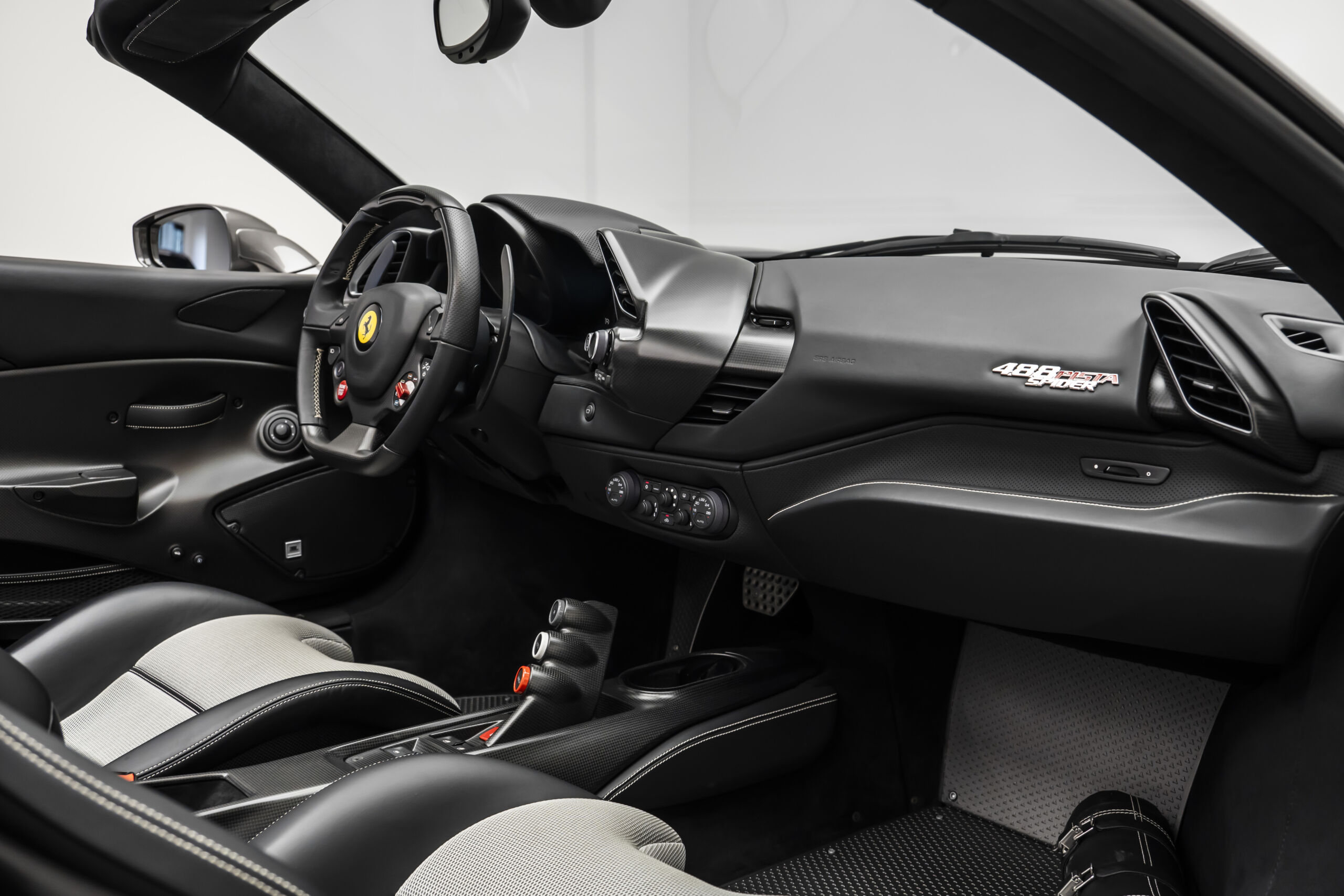
								2020 Ferrari 488 Pista Spider full									
