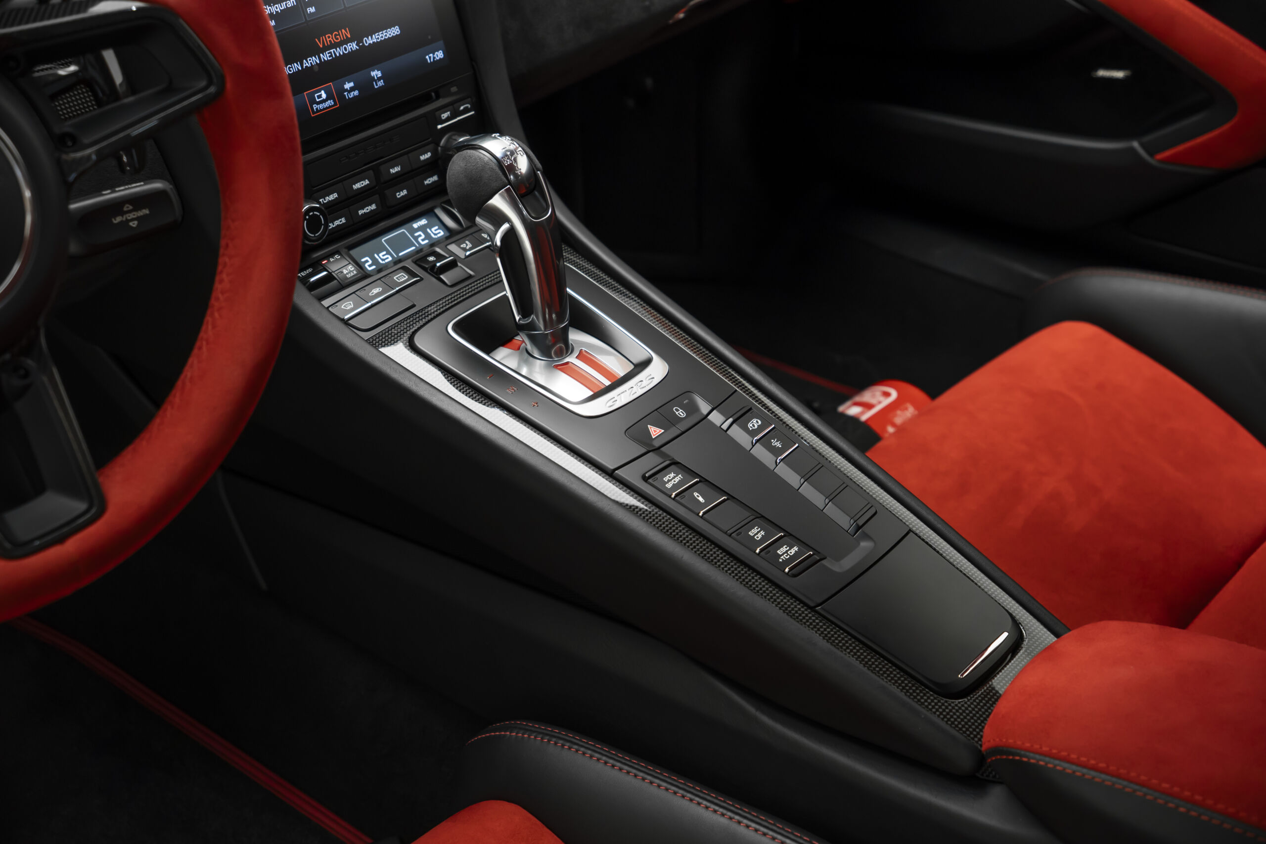 
								2018 Porsche 911 GT2RS Weissach full									