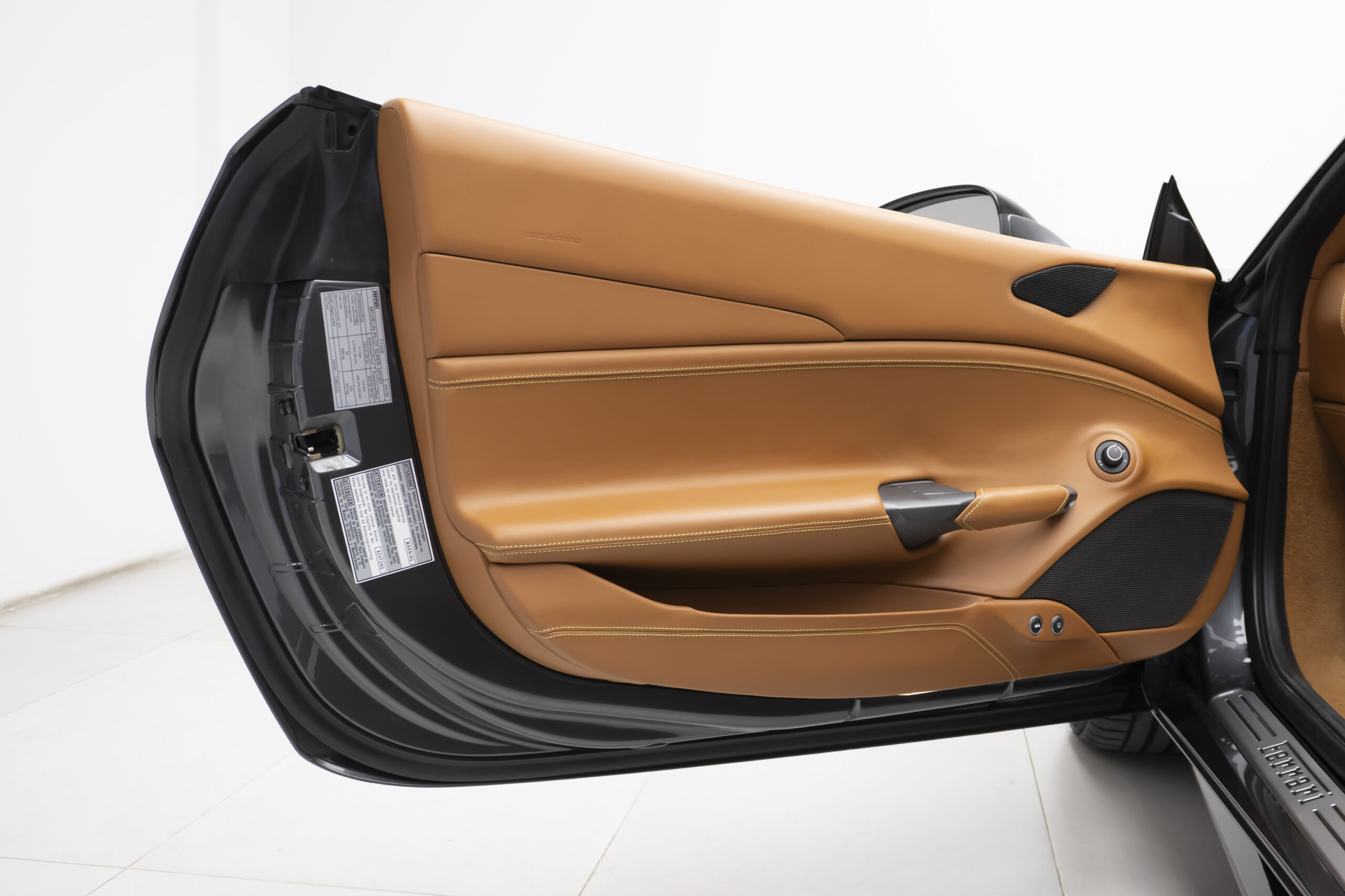 
								2016 Ferrari 488 GTB full									