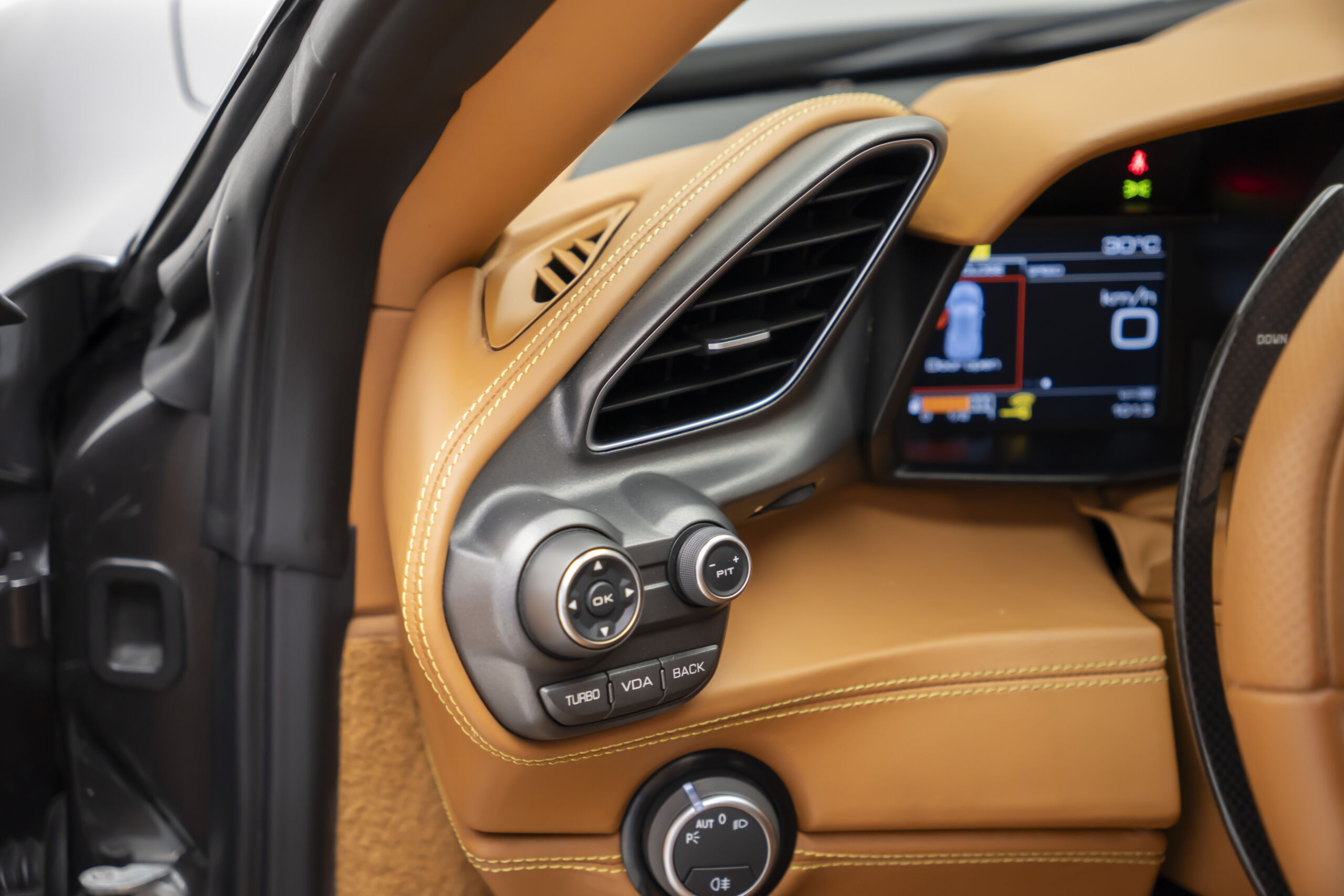 
								2016 Ferrari 488 GTB full									