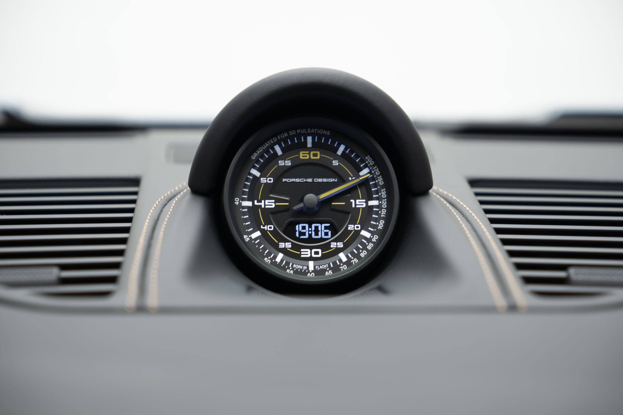 
								2026 Porsche 911 GT3 Touring 992.2 full									