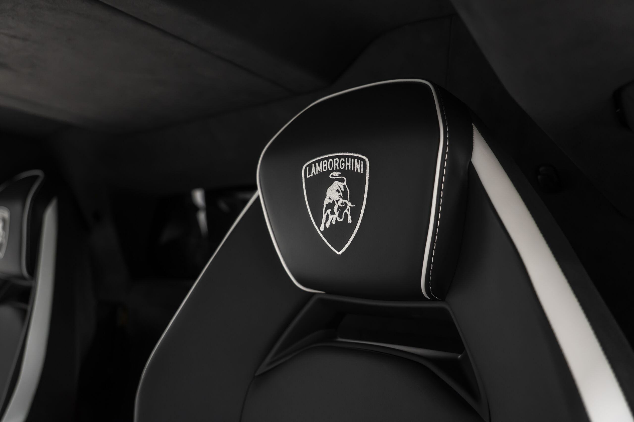 
								2024 Lamborghini Revuelto 6.5L V12 Hybrid 1001 HP full									