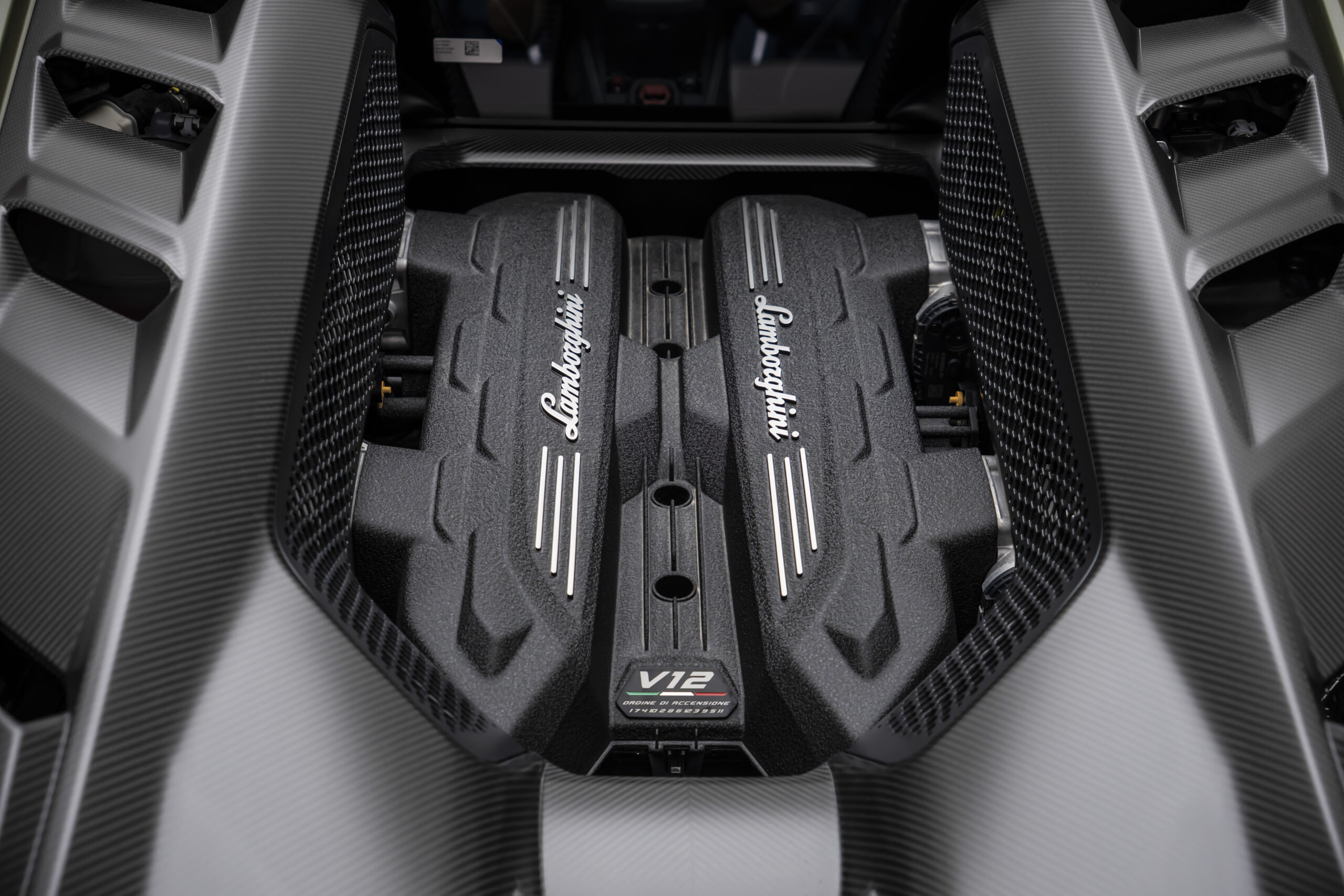 
								2024 Lamborghini Revuelto 6.5L V12 Hybrid 1001 HP full									