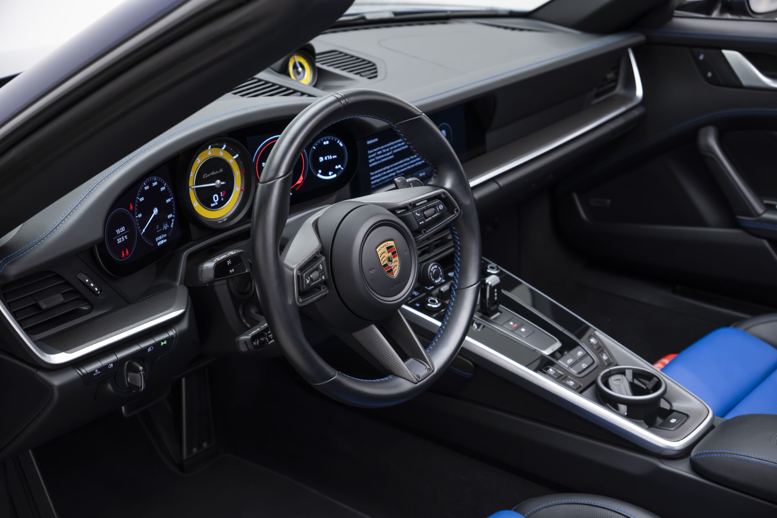 
								2022 Porsche 911 Turbo S Cabriolet full									