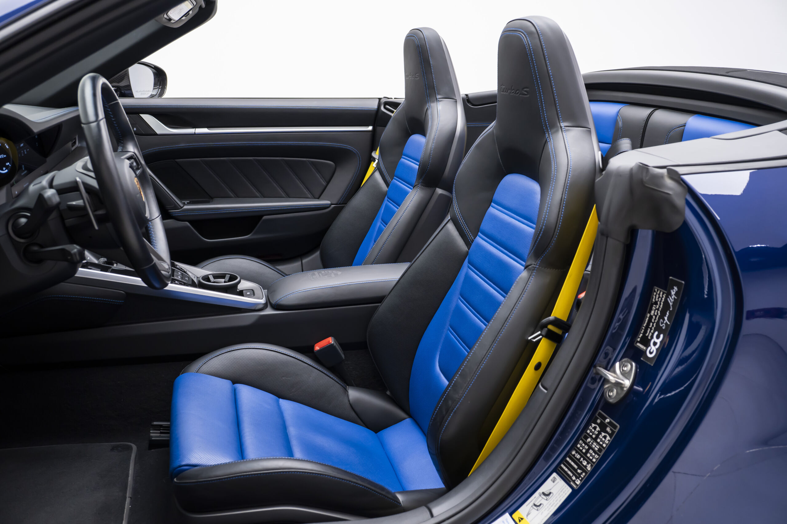 
								2022 Porsche 911 Turbo S Cabriolet full									