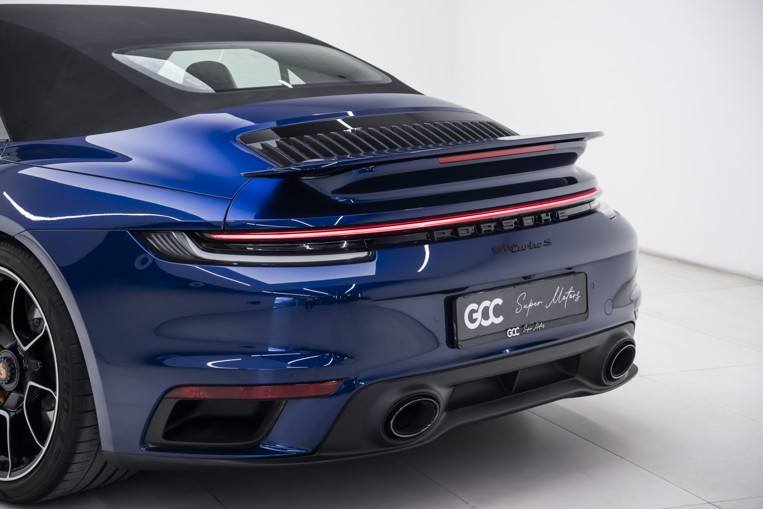 
								2022 Porsche 911 Turbo S Cabriolet full									