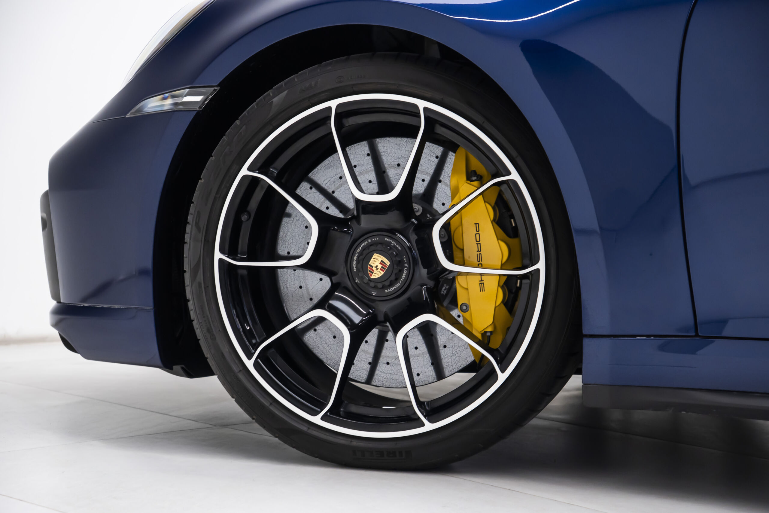 
								2022 Porsche 911 Turbo S Cabriolet full									