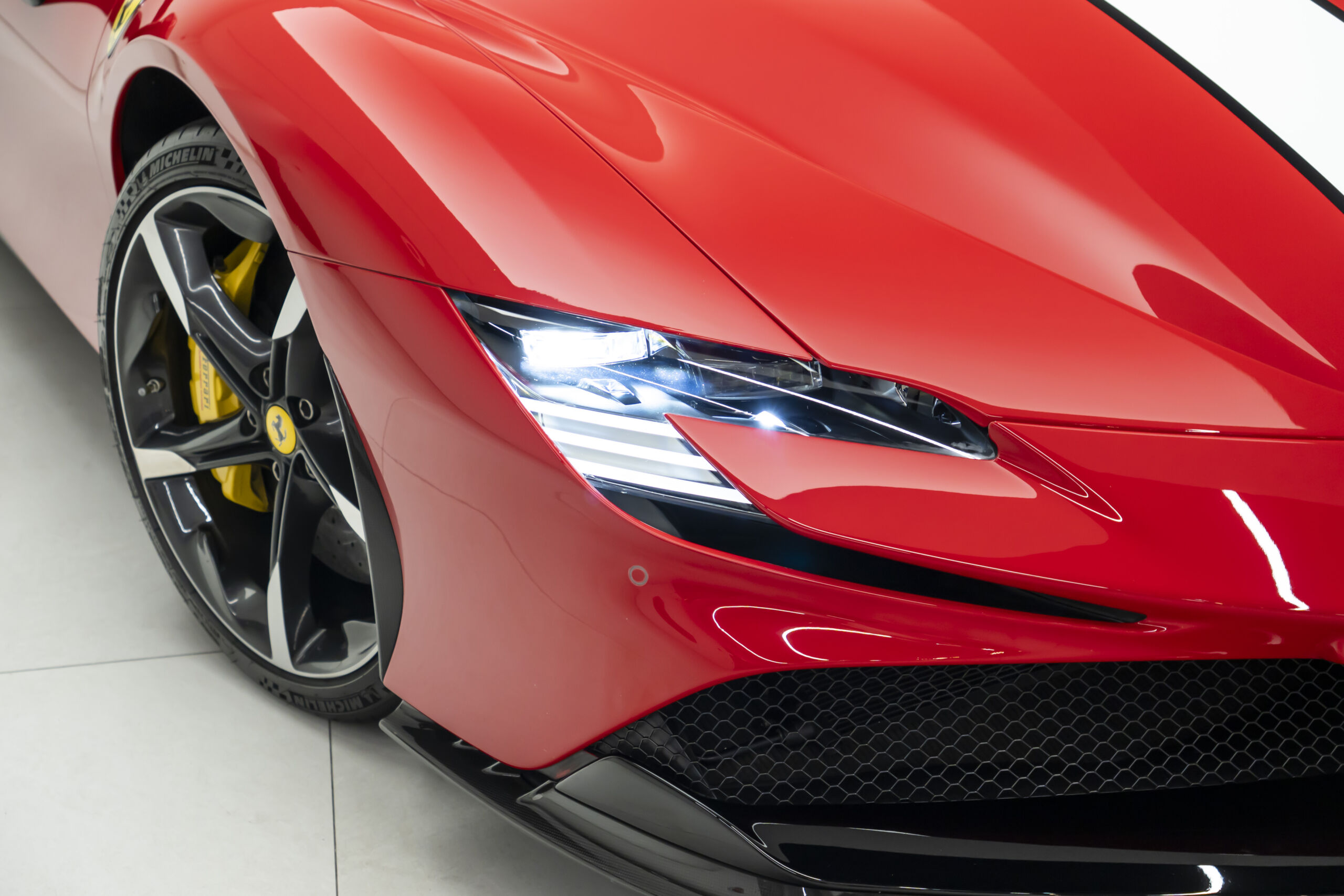 
								2022 Ferrari SF90 Stradale Assetto Fiorano full									