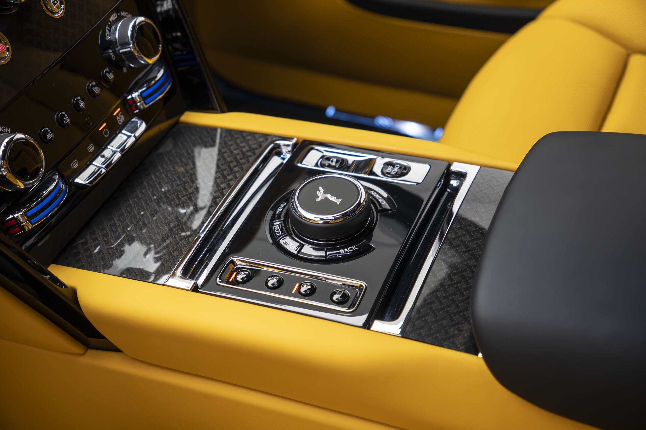 
								2023 Rolls Royce Cullinan Black Badge Bespoke full									
