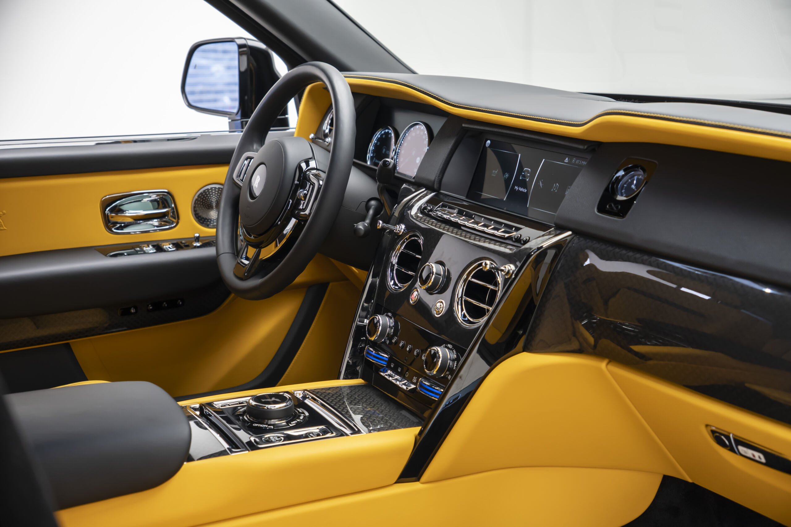 
								2023 Rolls Royce Cullinan Black Badge Bespoke full									